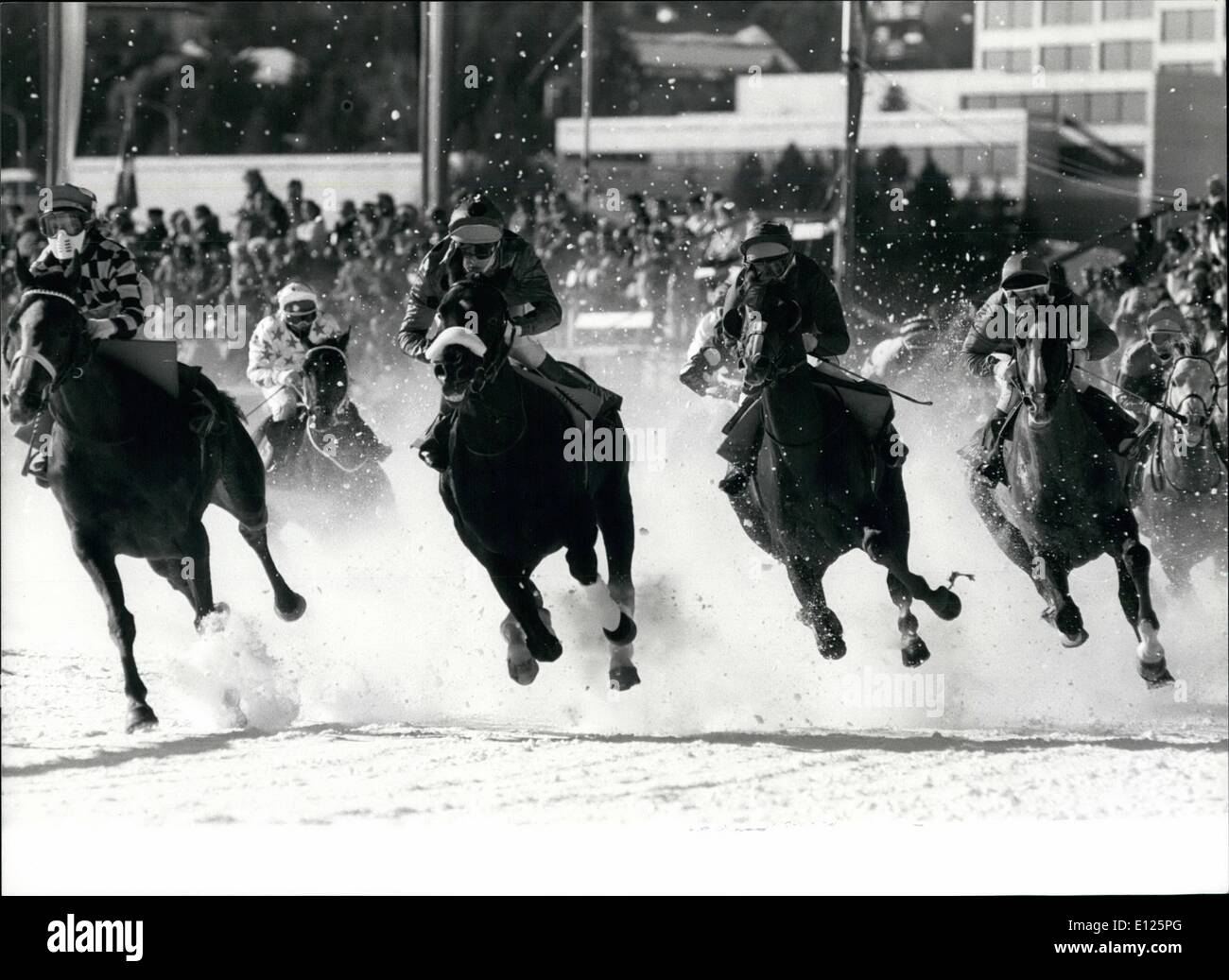 2. Februar 1989 - Flachrennen auf Eis: Schweizer Wintersportort St. Moritz ist bekannt für spannende Pferderennen auf den zugefrorenen See. Bild zeigt Pferde im Finish der "Prix de Gourmet'', ein Flachrennen über 1600 Meter, die am 5. Januar stattfand. Stockfoto