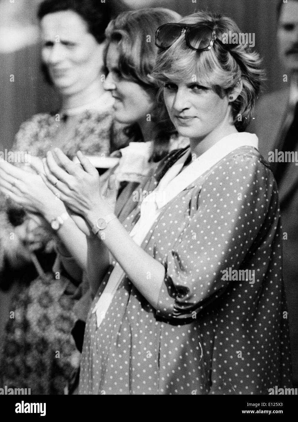 25. Oktober 2005; London, England, Vereinigtes Königreich; (Foto-Datei: unbekanntes Datum) Prinzessin DIANA gerade Polo im Windsor trotz des Seins im achten Monat schwanger. . (Bild Kredit: KEYSTONE Bilder USA/ZUMAPRESS.com) Stockfoto