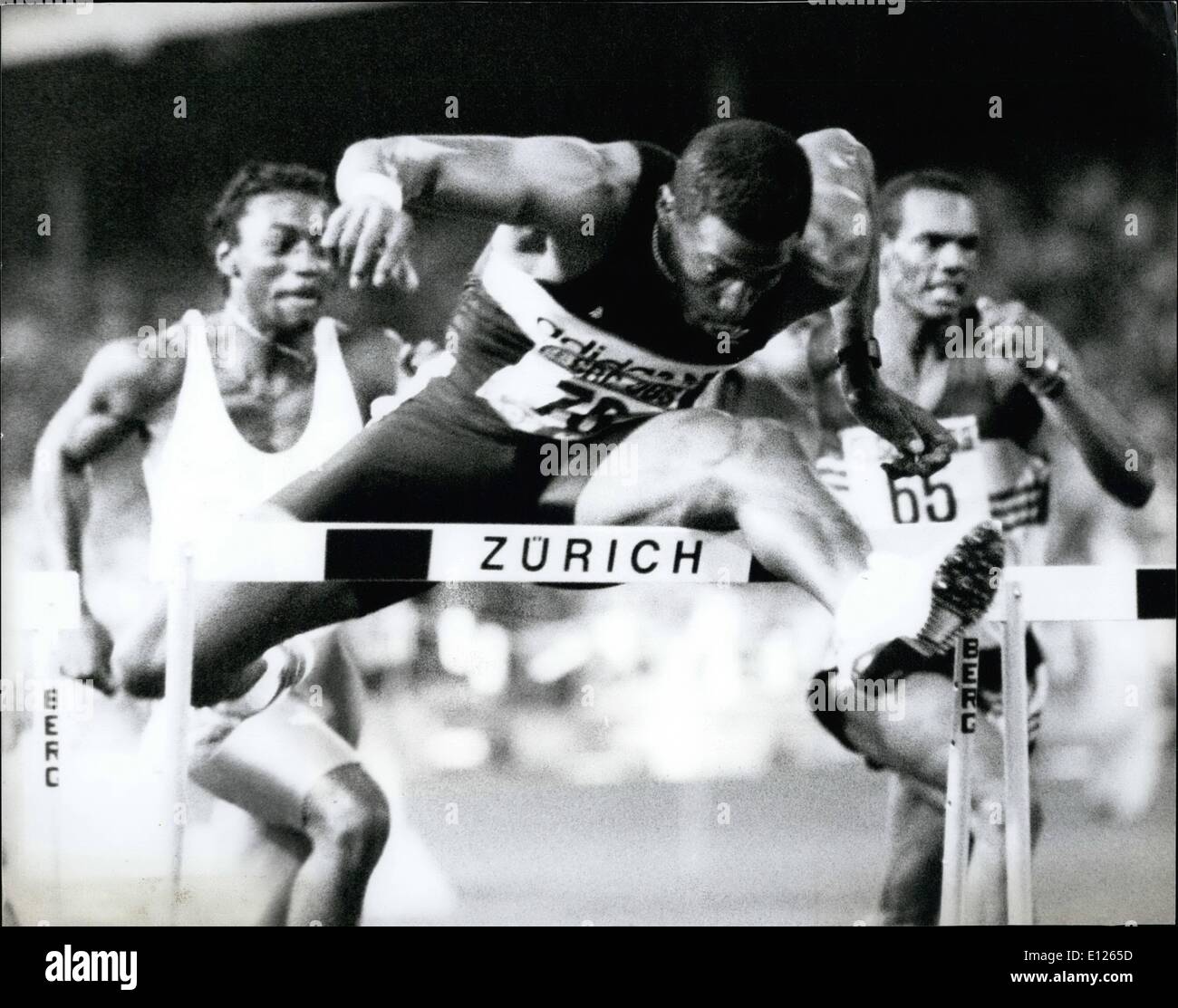 8. August 1989 - Roger Kingdom setzt neuen Weltrekord: Roger Kingdom der eingestellten Vereinigten Staaten ein neuen Weltrekord über 110 Meter beim Letzigrund Leichtathletik Meeting in Zürich (Schweiz), Aug 16 Hürden. Königreich war mit 12,92 Sekunden getaktet. Stockfoto