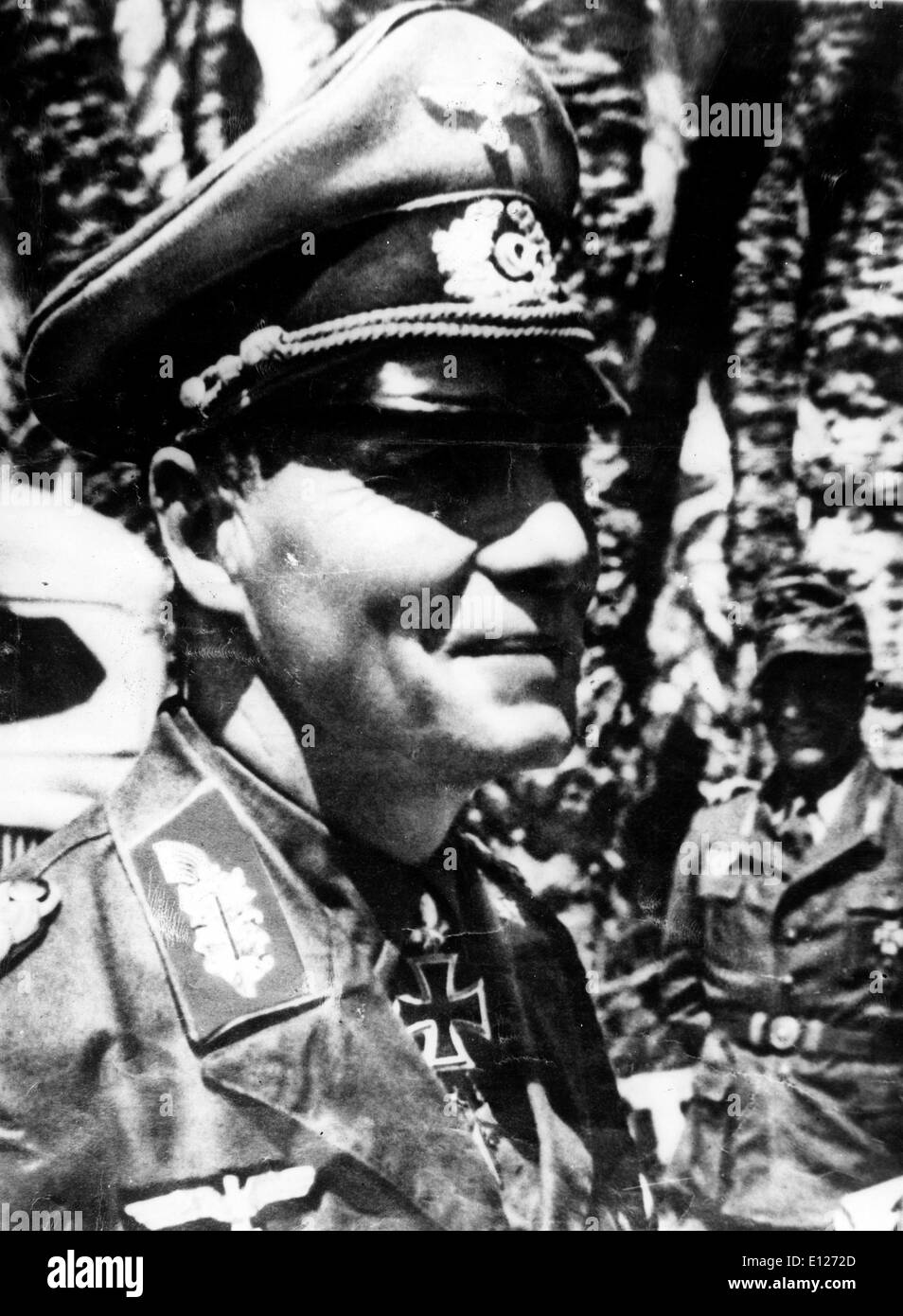 1. April 2009 - London, England, Vereinigtes Königreich - Erwin Johannes Eugen Rommel (15. November 1891 Ð 14. Oktober 1944) (auch bekannt als der "Wüstenfuchs"), war vielleicht die berühmtesten deutschen Feldmarschall des zweiten Weltkrieges. Er war der Kommandant des Deutsches Afrikakorps und wurde bekannt für die geschickte Feldzüge, die er im Auftrag der Bundeswehr in Nordafrika geführt. Er wurde später im Kommando über die deutschen Streitkräfte gegen Cross-Channel-Invasion die Alliierten in der Normandie. Er wird von vielen als die fähigsten Kommandanten der Wüste Kriegsführung im zweiten Weltkrieg wurden angenommen Stockfoto