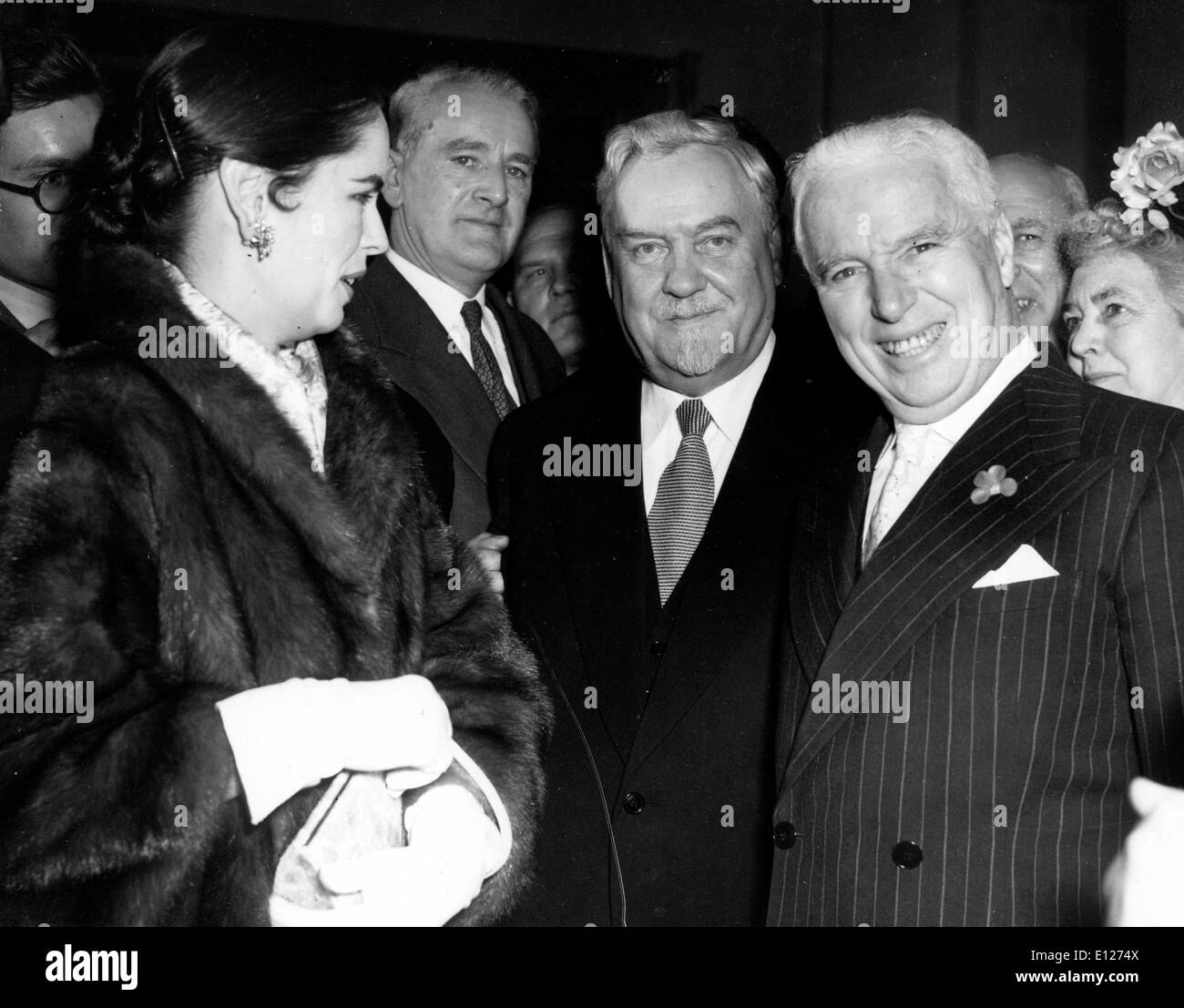 London, England, Vereinigtes Königreich - OONA CHAPLIN, links, und CHARLIE CHAPLIN, rechts. Genaue Datum unbekannt.: Ictur Stockfoto