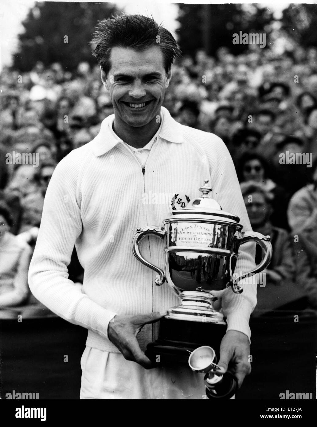 1. April 2009 - war London, England, Vereinigtes Königreich - SVEN DAVIDSON (13. Juli 1928 Ð 28. Mai 2008) ein schwedischer Tennisspieler. 1957 war er der erste Schwede, die französischen Meisterschaften zu gewinnen (die French Open wurde) mit einem Sieg über Herbie Flam im Finale. 1955 wurde er Zweiter hinter Tony Trabert, und in 1956 Turnier verlor er gegen Lew Hoad. Er gewann insgesamt 26 schwedischen Meisterschaften und spielte 86 Spiele für den Davis Cup-Team. (Bild Kredit: KEYSTONE Bilder USA/ZUMAPRESS.com) Stockfoto