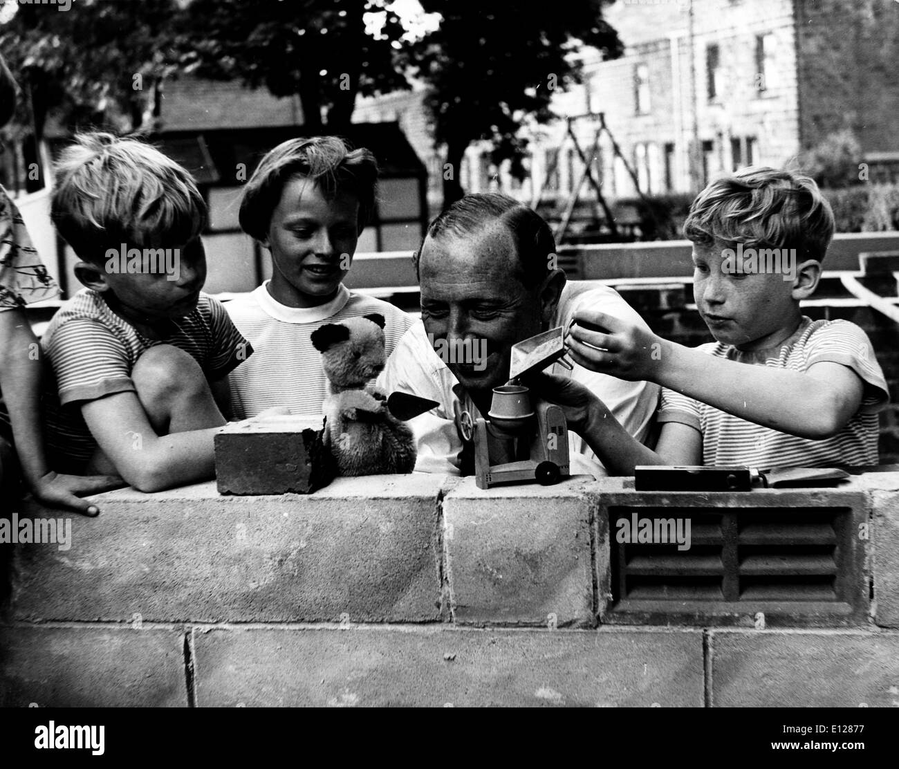 1. April 2009 - London, England, Vereinigtes Königreich - Harry Corbett) Stockfoto