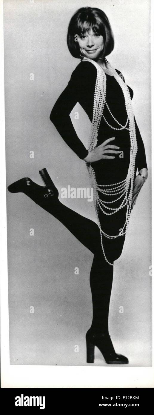 9. Dezember 2011 - startet berühmter US-amerikanische Schauspielerin Shirley MacLaine in kurzer Zeit. Der Stern von etwa 27 Filme wie "Irma la Douce'', '' sweet Charity'', '' The Apartment'' und '' Can-Can'' ist auch eines der populärsten Showstars Unterhaltung Paradies Las Vegas seit fünf Jahren. Für alles, was ihr drei Shirley MacLaine Fernsehshows bekam '' Emmy Award'', die sehr gefragten Preis der Oritics. Wenn Shirley kommt nach Europa Stockfoto