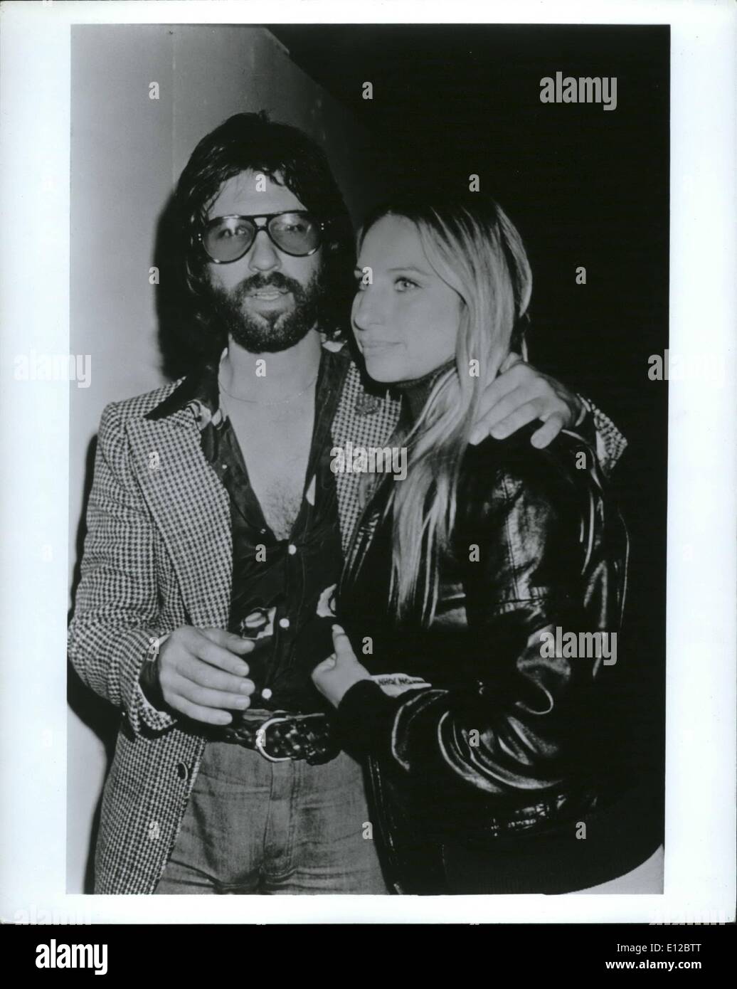 9. Dezember 2011 - Barbara Streisand und Verlobter Jon Peters, Hollywood. 1975 Stockfoto