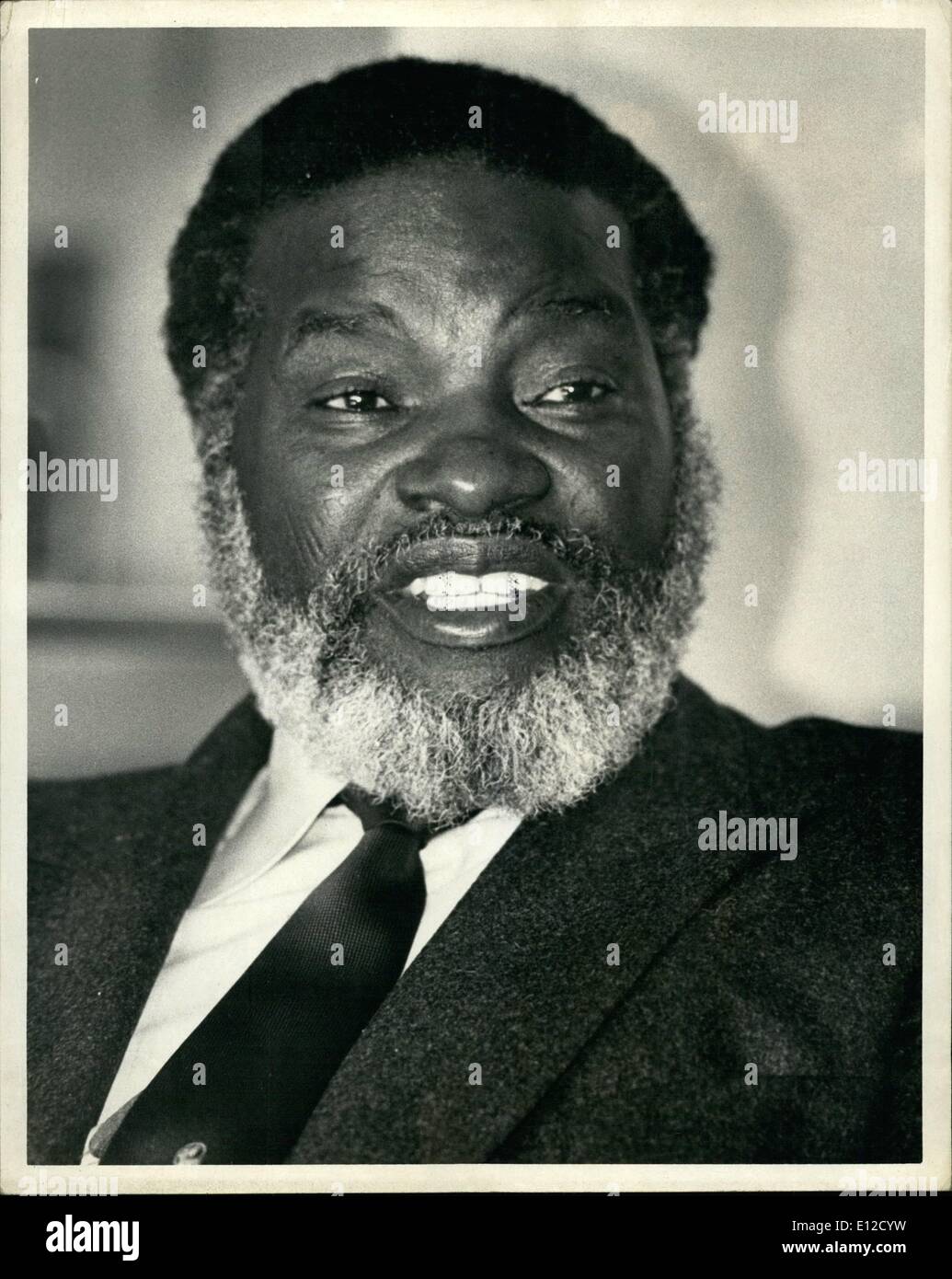 14. Dezember 2011 - Guerilla-Führer Sam Nujoma, Präsident der South West Africa Peoples Organization, sagte seine Männer würden weiterhin in Namibia (Südwestafrika) zu kämpfen, während Sie beobachten ein vor kurzem Rahmen Rückzug Vereinbarung zwischen Angola und Südafrika. Herr Nujoma, machte auf das Ende einer Reise, die ihn in sechs Ländern geführt hat seine Bemerkungen in einem Interview im Vereinten Nationen Hotel in New York City. "Der Kampf in Namibia wird weitergehen, da gibt es keine Waffenruhe in Namibia'' Mr Nujoma sagte, obwohl er fügte hinzu, dass Swapo war bereit, einen Waffenstillstand mit der Republik Südafrika zu unterzeichnen Stockfoto