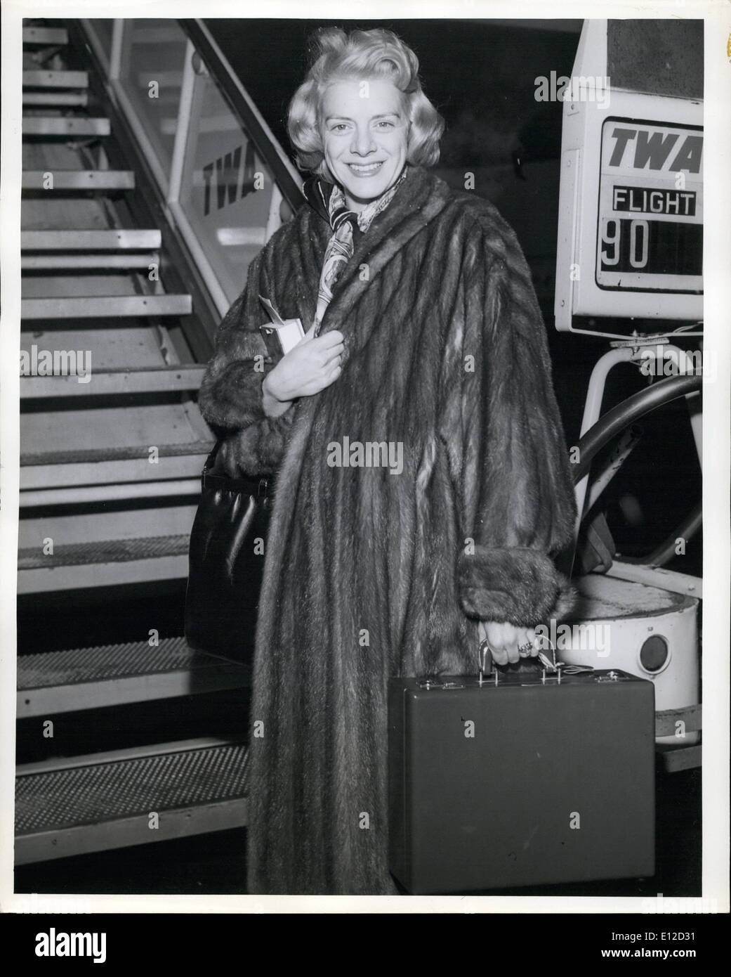 19. Dezember 2011 - Idlewild Airport. Sängerin Rosemary Clooney kommt über TWA von der Küste entfernt. Sie ist hier für TV-Shows und zur Eröffnung ihres Ehemannes, Jose Ferrers neuen Stücks. Stockfoto