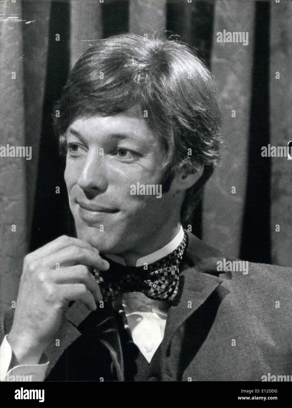 19. Dezember 2011 - ein Stärkungsmittel für Dr. Kildare. Es braucht nur einen Blick zu diagnostizieren, dass Richard Chamberlain endlich weg von der Clean-Cut, kurzhaarige, bricht alle Ã ¢ â'¬â €œAmerican-Boy-Image seiner Dr. Kildare-Serie. Sein Haar, einmal so ordentlich rollt jetzt leicht am Kragen. die knackigen Weißkittel wird durch Regency Stil Kleidung ersetzt. Der Grund spielt Richard Chamberlain in einer sechsteiligen BBC-2-TV-Serie, Ã ¢ â "¬ËœPortrait einer Dame" Stockfoto