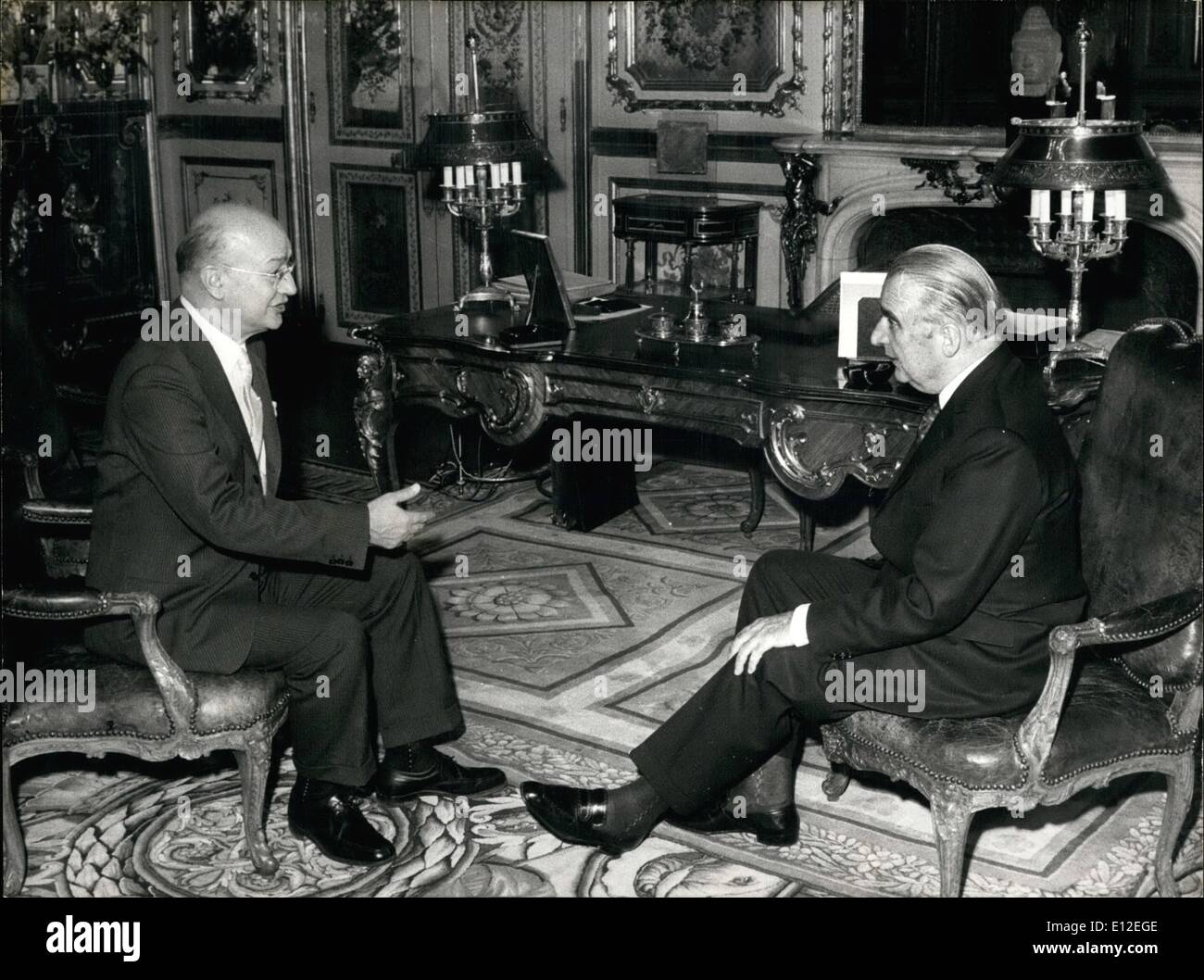 16. Dezember 2011 - Le Premier Ministre De Turquie Recu Par Le Präsident Georges Pompidou. Mercredi A Paris, Le Premier Ministre Turc, Monsieur Nihat Erim A Ete Recu Aujord'Hui Jeudi Par Le Präsident Georges Pompidou zu gelangen. N.P.M Monsieur Erim (Gauche) Et M. Pompidou Anhänger Leurs Entretiens Au Palais De Elysee. Stockfoto