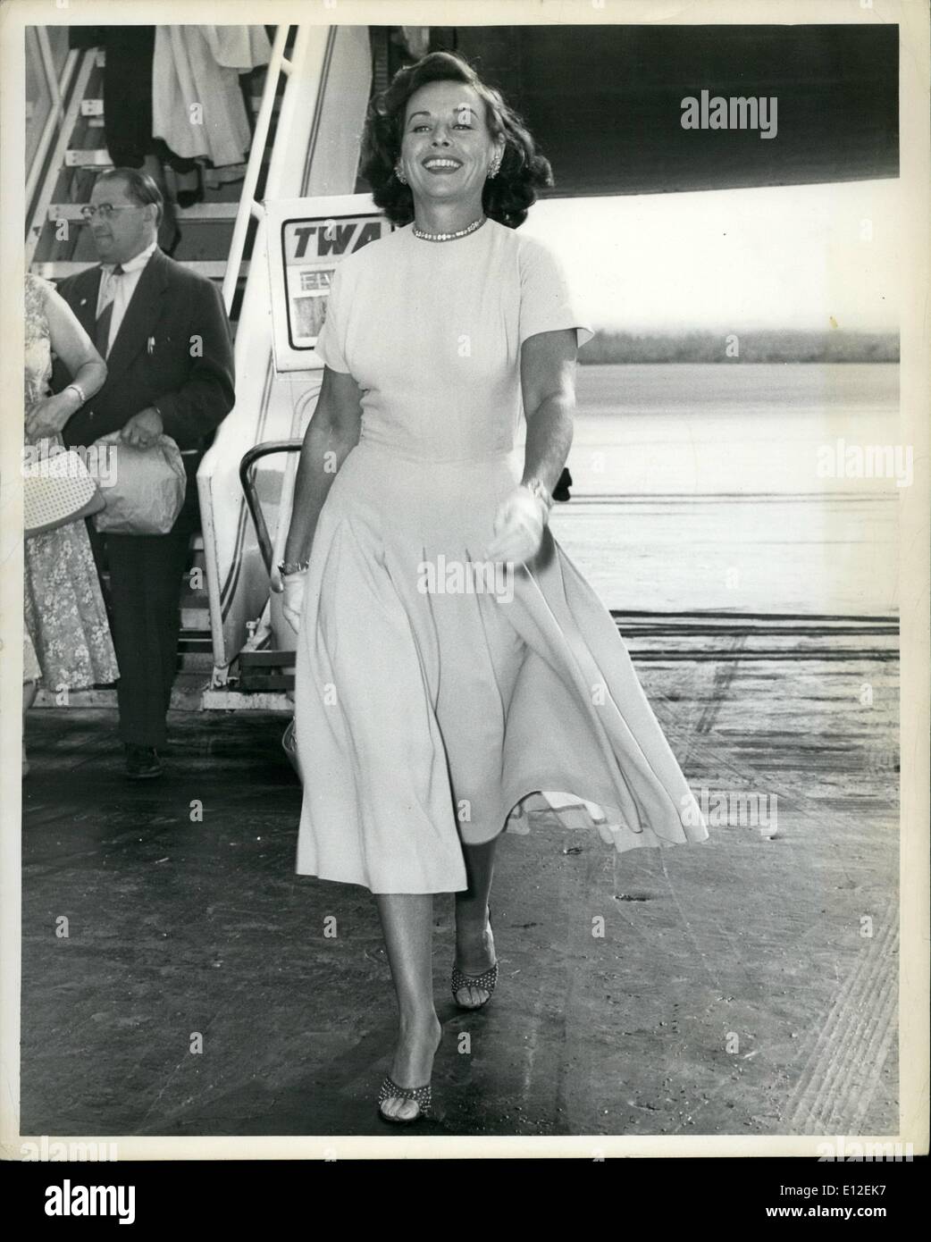 21. Dezember 2011 - kommt Paulette Goddard, in der Stadt beginnen die Proben für ihren ersten Bühnenauftritt der Broadway hier heute Morgen über TWA Botschafter Flug von Los Angeles. Stockfoto