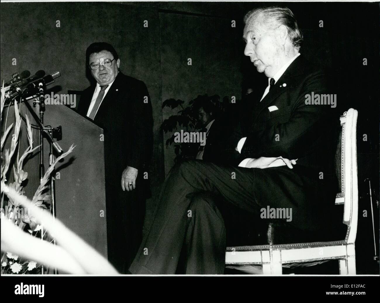 9. Januar 2012 - Axel Springer hat die Konrad-Adenauer-Freiheit-Award: Der Konrad-Adenauer-Freedom-Award des Jahres wurde der West-Berliner Verleger Axel Springer von der '' Deutschland-Stiftung E.V.'' gegeben. Die '' Deutschland-Stiftung E.V.'' hat gesagt, dass er diese Auszeichnung in Recognitiion von seiner hervorragenden Endvergütungssystem zur Gründung eines liberalen Presse Systems, sein gelassen ansehen bekommen hat für die Wiedervereinigung Deutschlands in Frieden und Freiheit und seiner vorbildlichen Tätigkeit für die Versöhnung zwischen Juden und deutschen Menschen Stockfoto