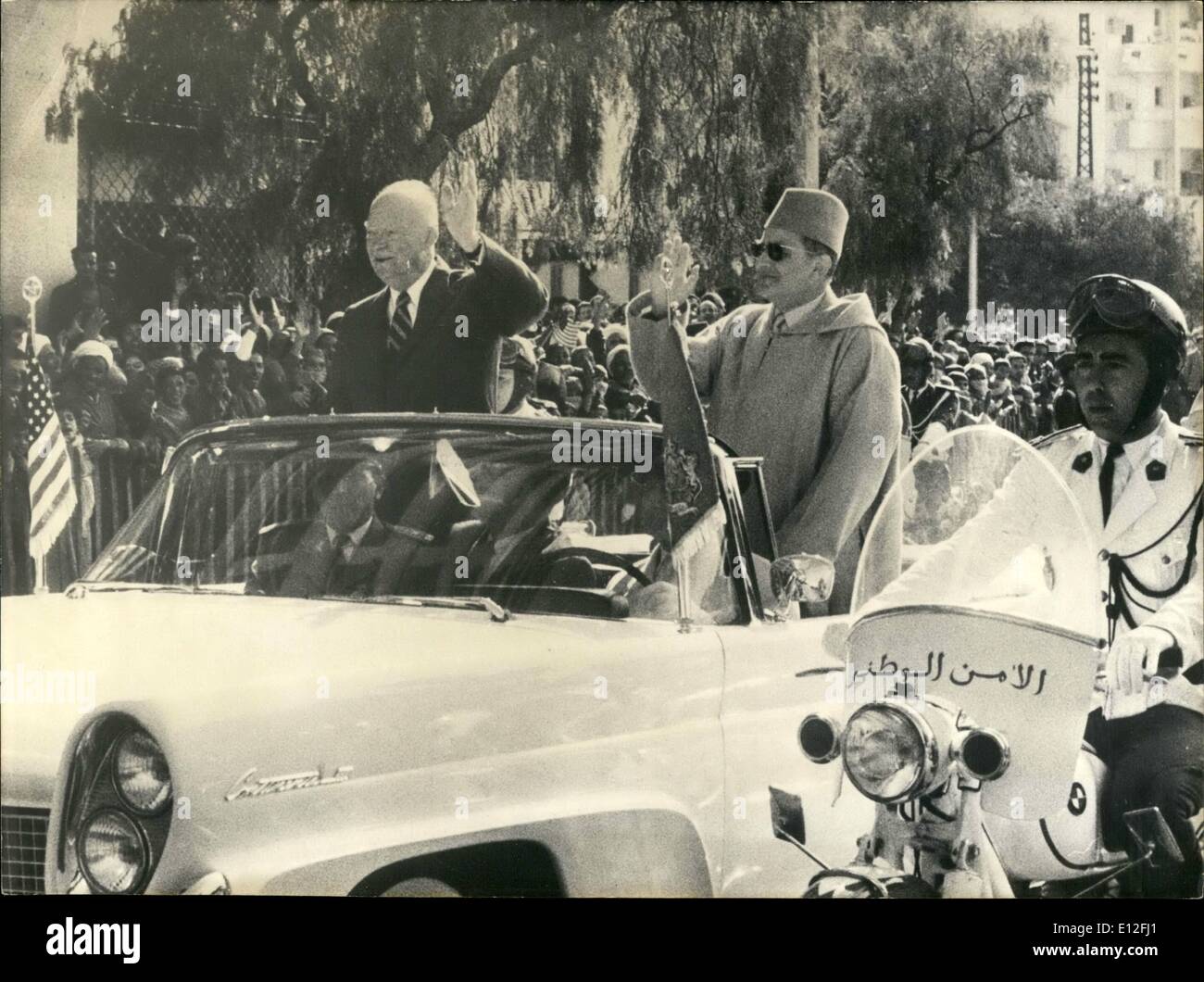 26. Dezember 2011 - Präsident Eisenhowers Ankunft In Rabat: Präsident Eisenhower und König Mohamed V abgebildet auf dem Weg zum Palast in Rabat. Stockfoto