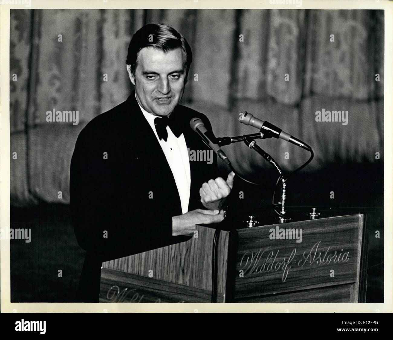 9. Januar 2012 - Hommage an Hubert Humphrey Abendessen, Waldorf Ast 626/78-profitieren die Hubert H. Humphrey Institute of Public Affairs, Univ. of Minnesota. Bri Premier James Callaghan erhielt den ersten HHH International Award des Natl.Committee auf die amerikanische Außenpolitik. Das Foto zeigt Vizepräsident Walter Mondale anlässlich des Abendessens. Stockfoto