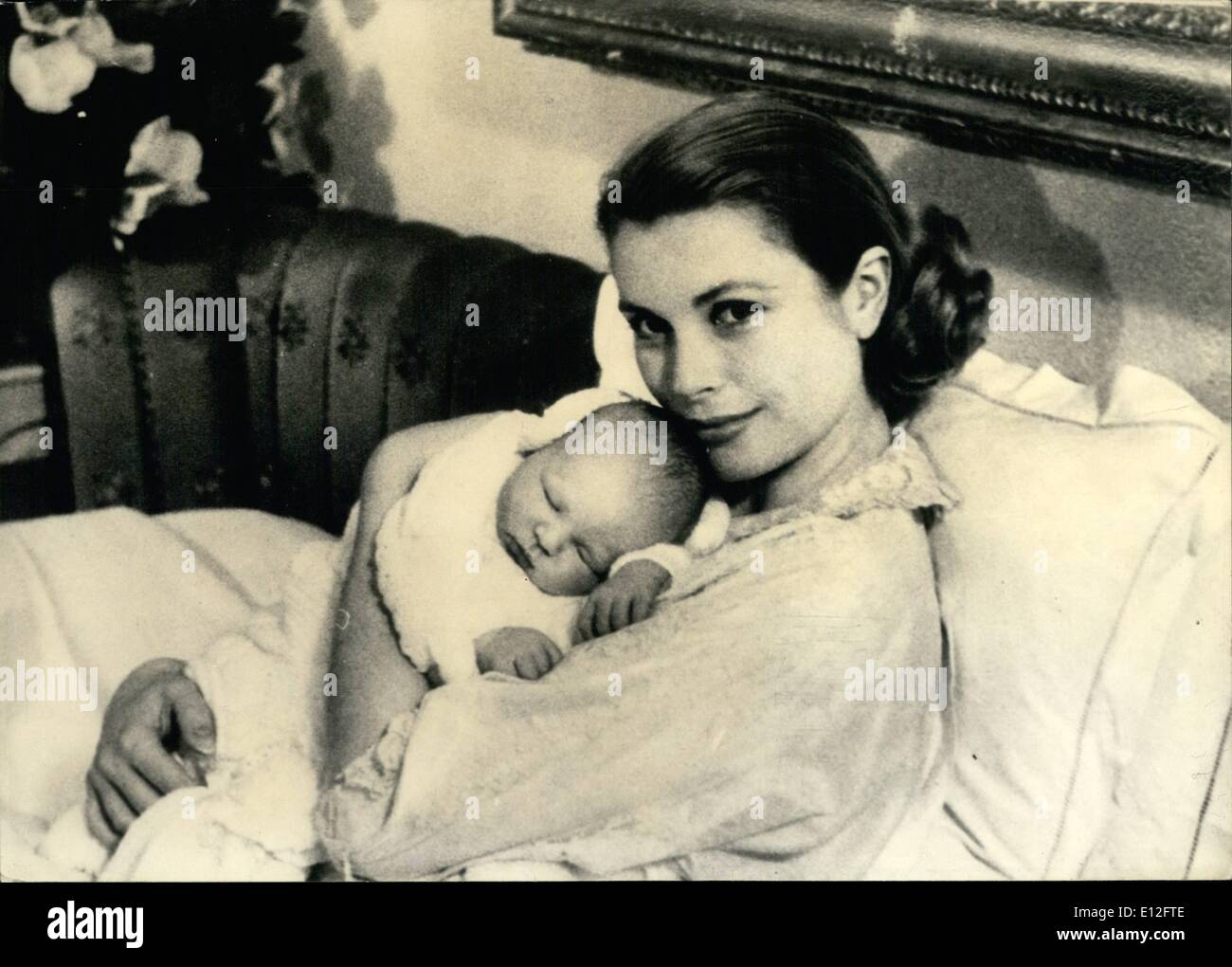 9. Januar 2012 - erstes Bild der Prinzessin Grace und der kleine Junge hatte sie mit Prinz Albert von Monaco. Stockfoto