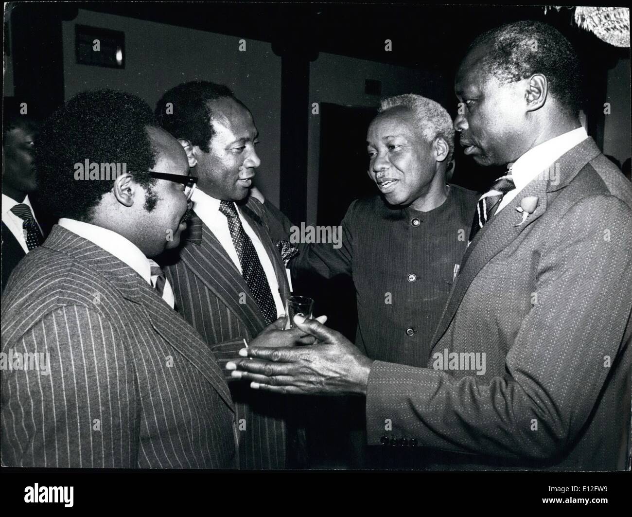 9. Januar 2012 - Commonwealth Köpfe der Regierungstreffen, Lusaka: August 1979 - sind auf den Empfang von Präsidenten von Kenia - von rechts: Kenianer President Daniel Arap Moi Tanzania President Julius Nyerere; Herr Robert Ouko, Kenia MinisTer für wirtschaftliche Planung und Gemeinschaft und Herr L.G Kibinge, Staatssekretär im Außenministerium Kenias. Stockfoto