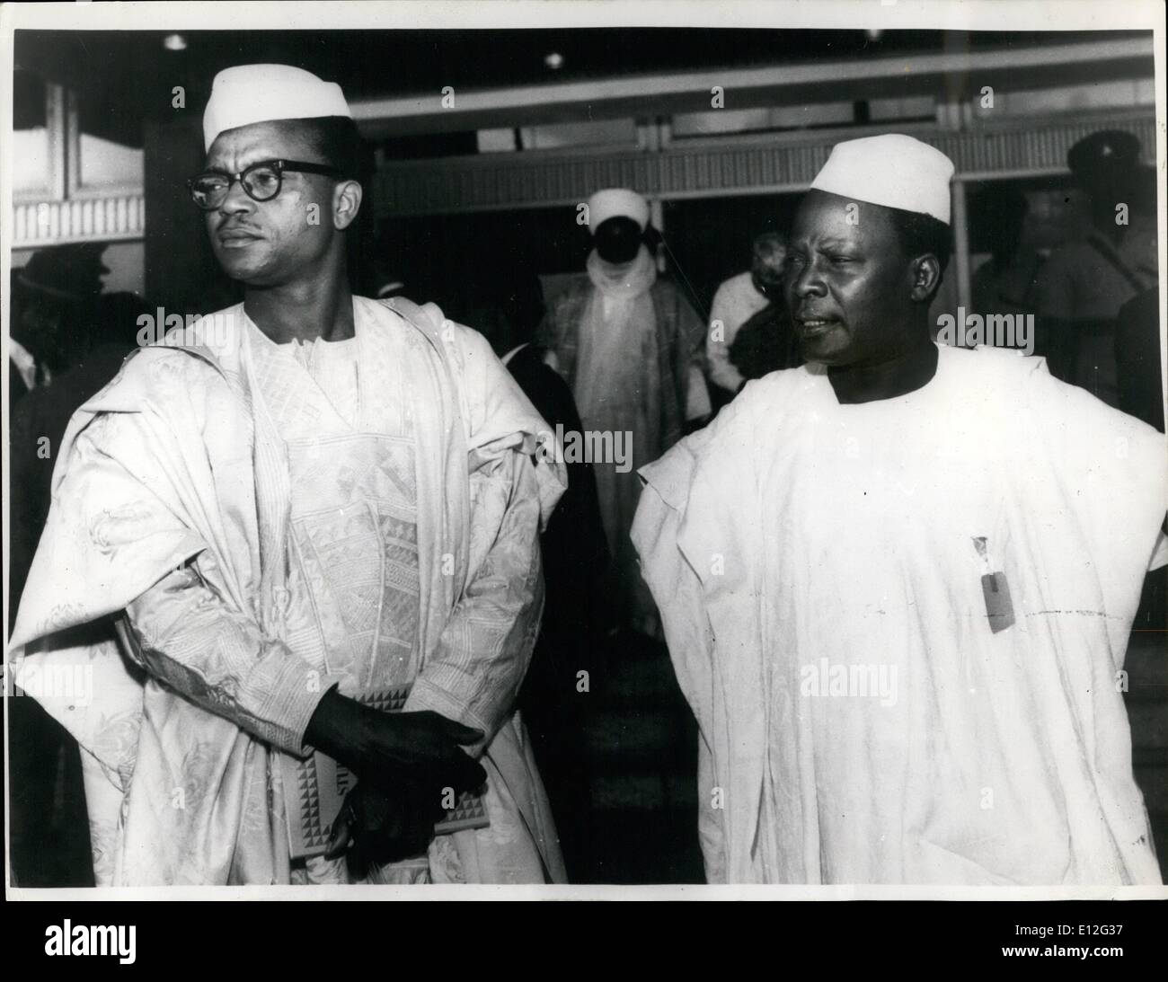 26. Dezember 2011 - alle - Nigeria konstitutionelle Tales, Lagos, Sept. 1966 - Chief Anthony Enahoro links, und Chief S.O. Igbodaro Bo Stockfoto