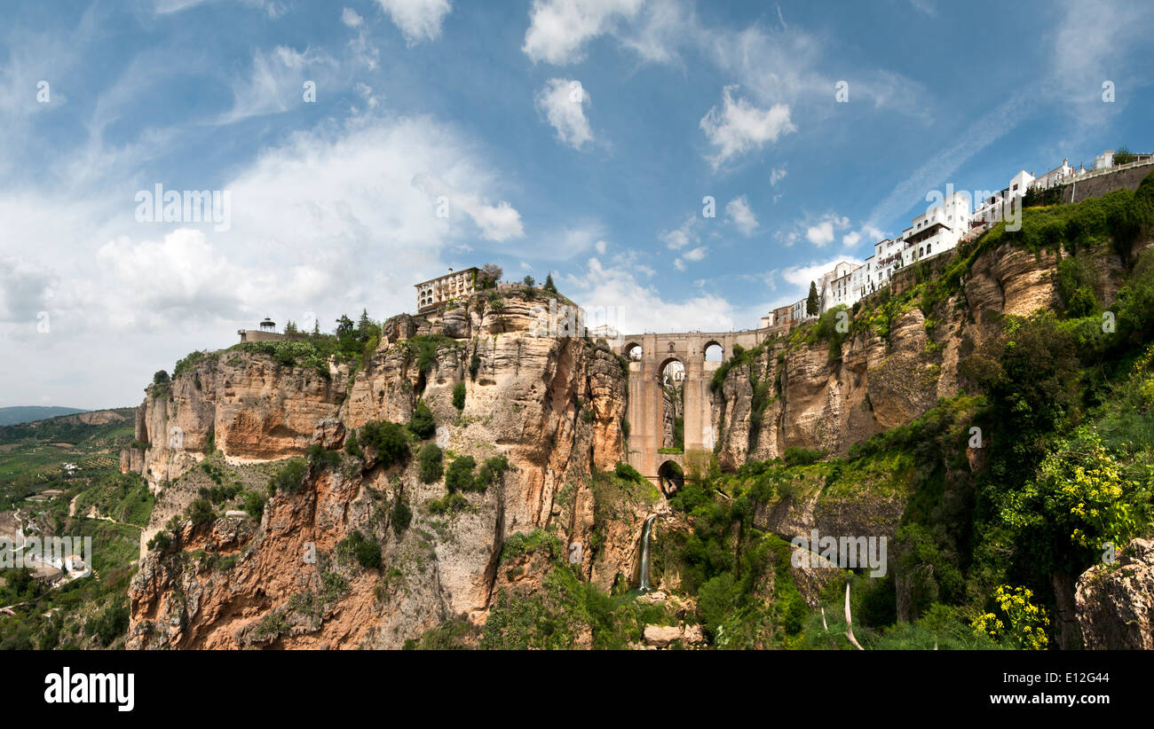 18. Jahrhundert (Brücke) Puente Nuevo überspannt die El Tago Schlucht über den Fluss Guadalevin, Ronda Andalusia Spanien Stockfoto