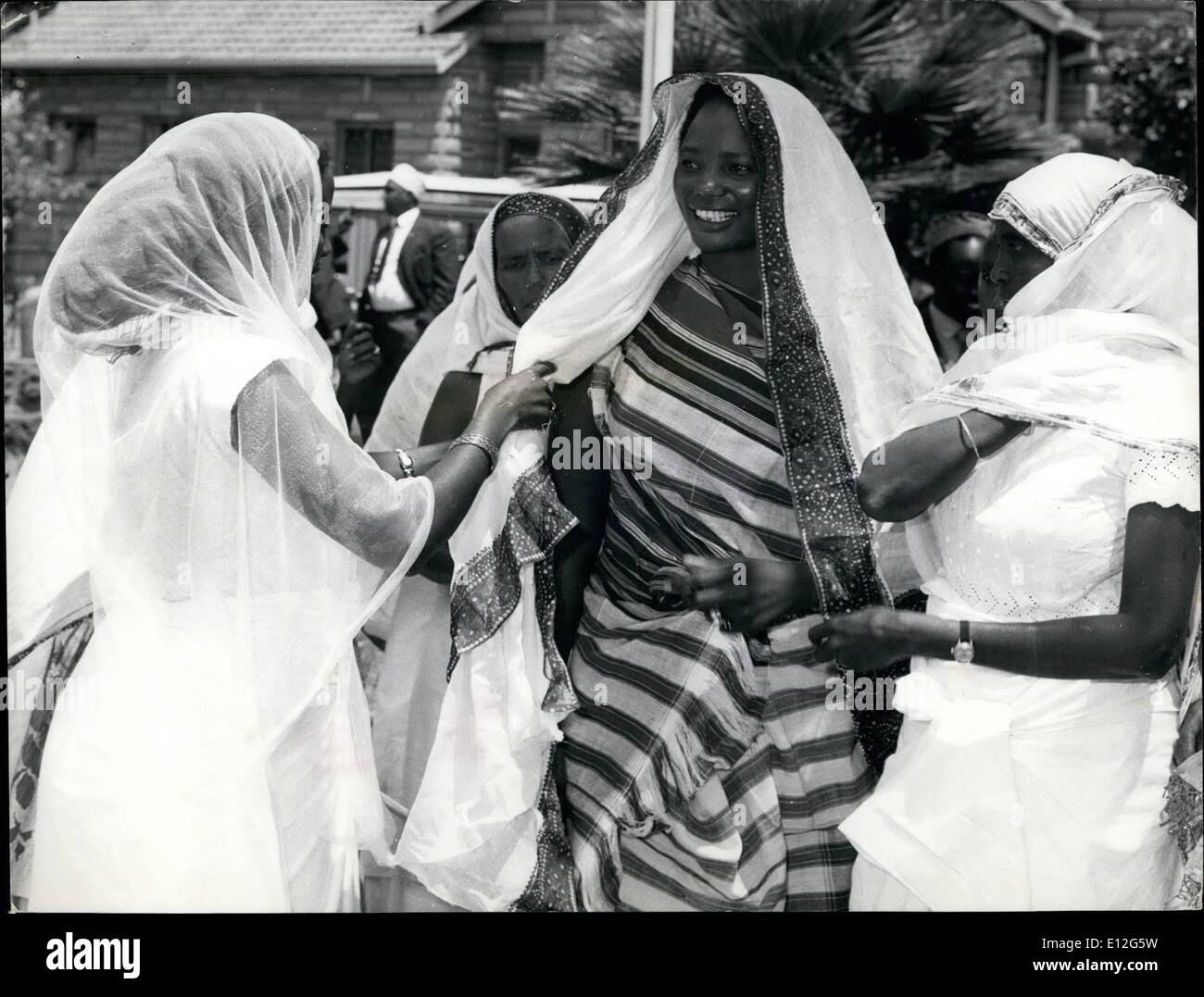 9. Januar 2012 - die Frau des Präsidenten Mama Ngina Kenyatta in einem neuen somalischen Kostüm heute Ihr somalischen Frauen bei Gatundu vorgestellt. Stockfoto