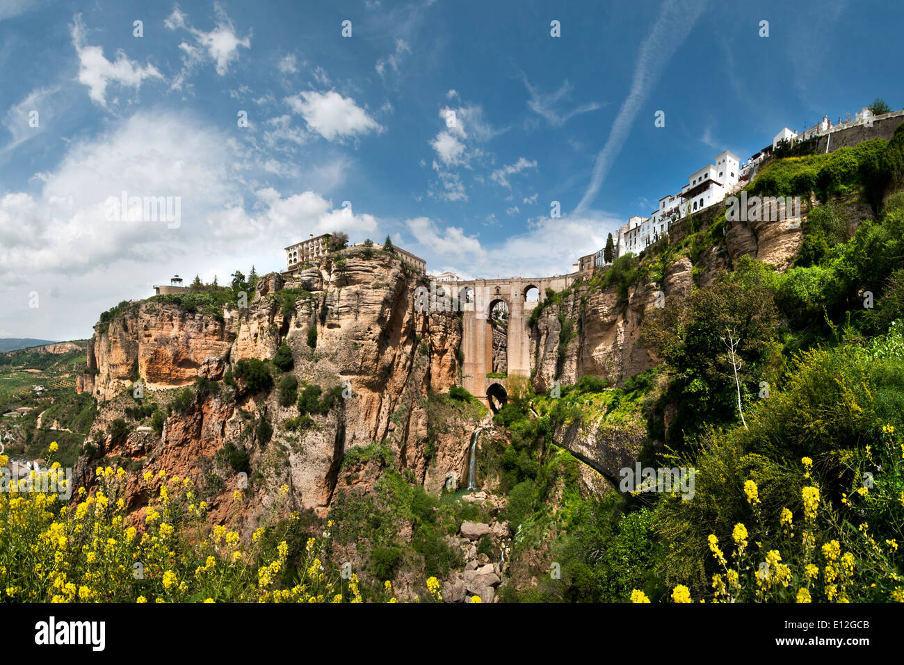 18. Jahrhundert (Brücke) Puente Nuevo überspannt die El Tago Schlucht über den Fluss Guadalevin, Ronda Andalusia Spanien Stockfoto