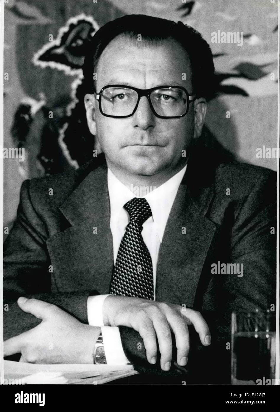 29. Dezember 2011 - '' Rommel oder Späth?''. Das ist die Frage jetzt. Nur diese beiden Politiker sind Namen als Nachfolger das pensionierte Baden-Württemberg Ministerpräsident Hans Karl Filbinger. Manfred Rommel ist der Oberbürgermeister von Stuttgart; Lothar Spaeth (im Bild) der Minister des Innern in Baden - Württemberg und auch der Vize - Vorsitzender der CDU dort. am 16. August wird der Kandidat bemerkt und am 30. August wird der neue Premierminister von dem Landtag gewählt. Stockfoto