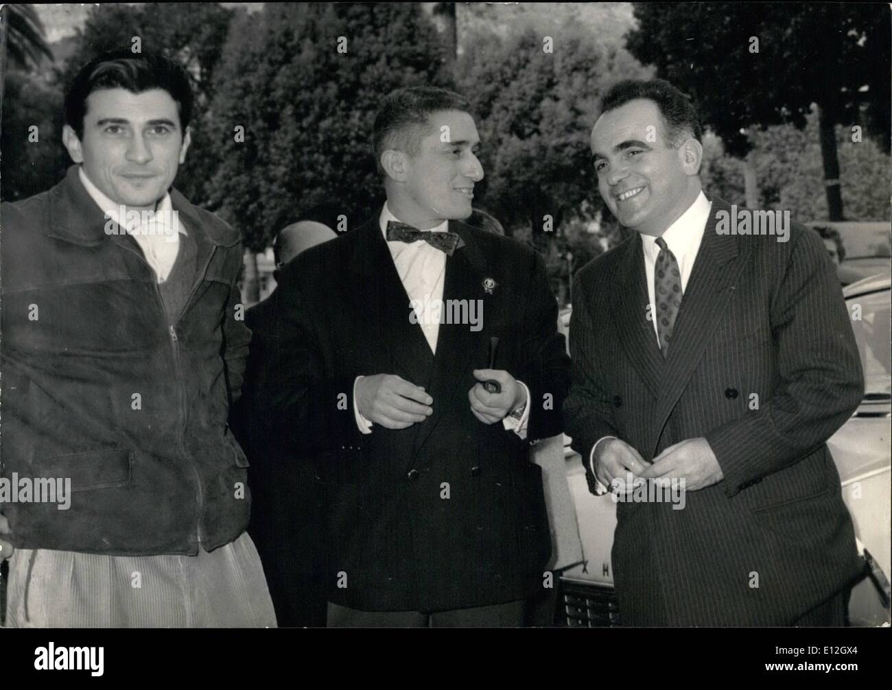 10. Januar 2012 - französischen Team gewinnen Rallye Monte Carlo. OPS: von links nach rechts: Desrosiers, Pierre-Alexandre und Paul Coltelloni, Gewinner der Rallye Monte Carlo auf I.D.19 Citroen. Jan 24/59 Stockfoto