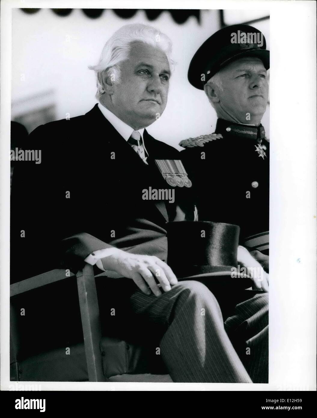 3. Januar 2012 rechts Sir John Kerr Generalgouverneur Australiens bei