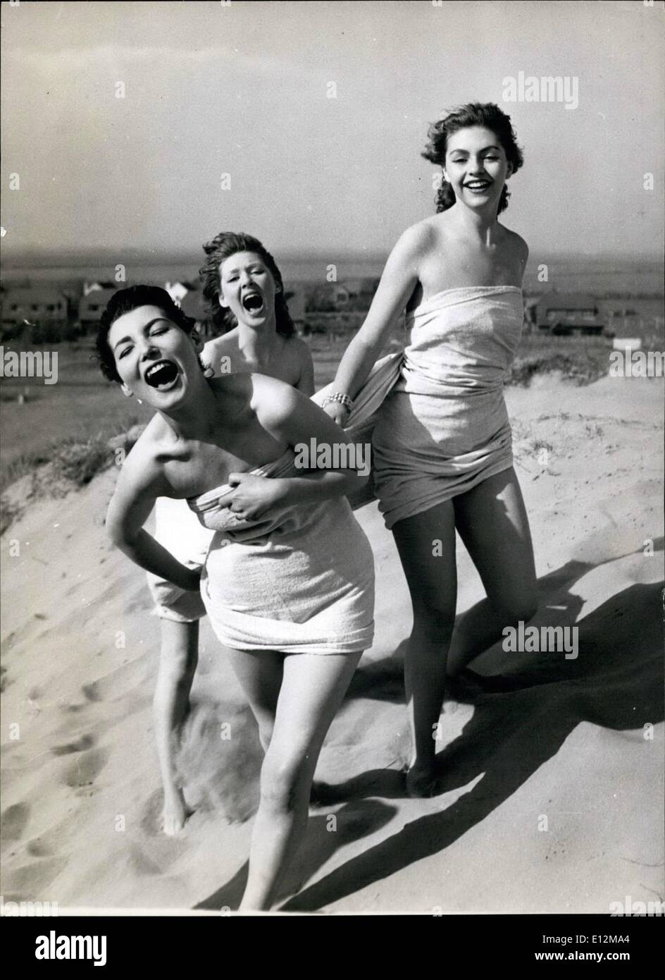 24. Februar 2012 - kurvenreichen Handtuch; L-R Betty Lebos, Patricia Laurence und Wendy Graham. Stockfoto