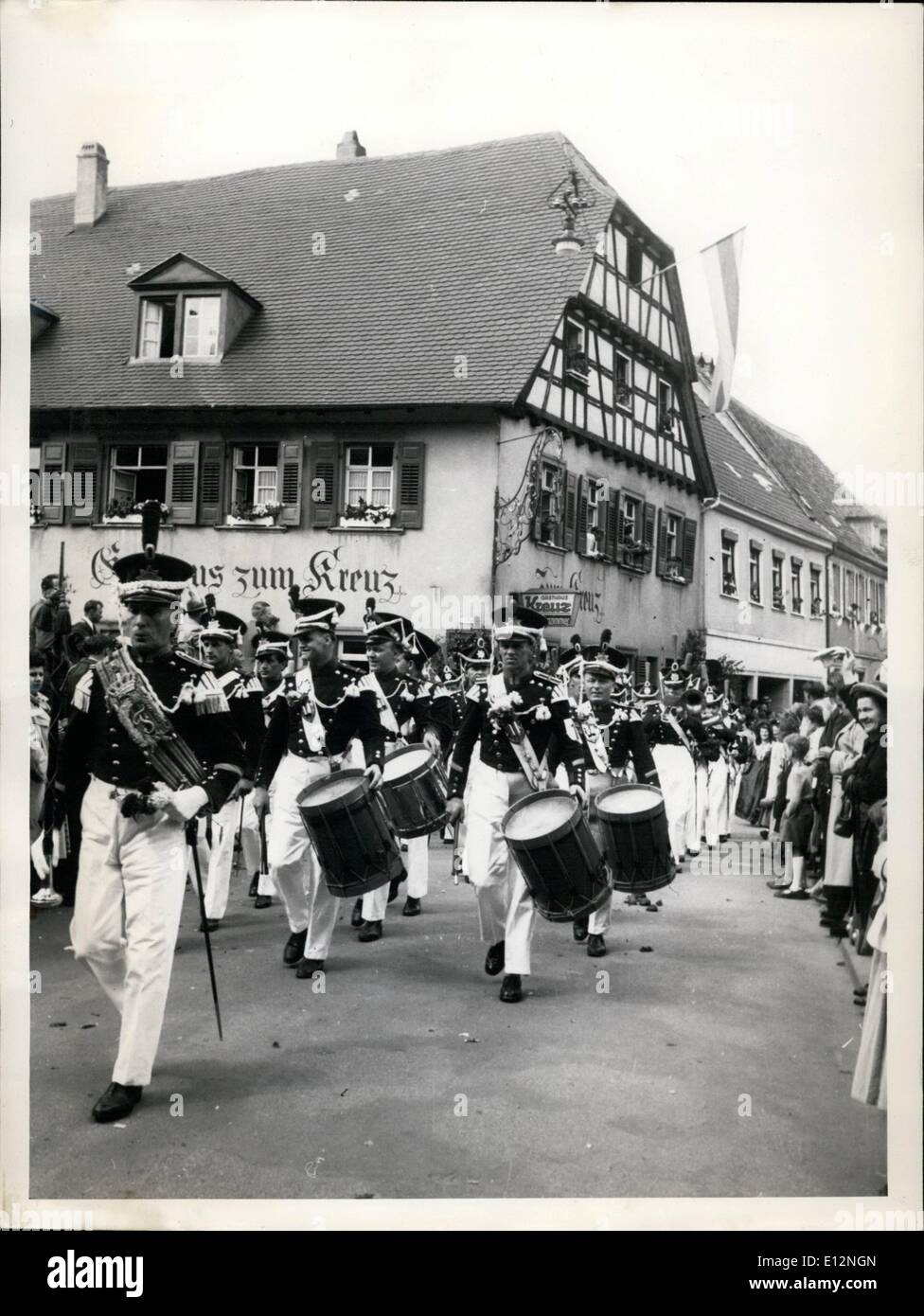 24. Februar 2012 - mehr als 1.000 Milizionäre und Stadt ehrenamtliche Kräfte: bei einem Distrikt-Treffen in Ettlingen zu sehen waren. Der Höhepunkt der zwei festliche Tage war die große Parade der '' Soldaten '' in ihren bunten, historischen Kostümen. Stockfoto