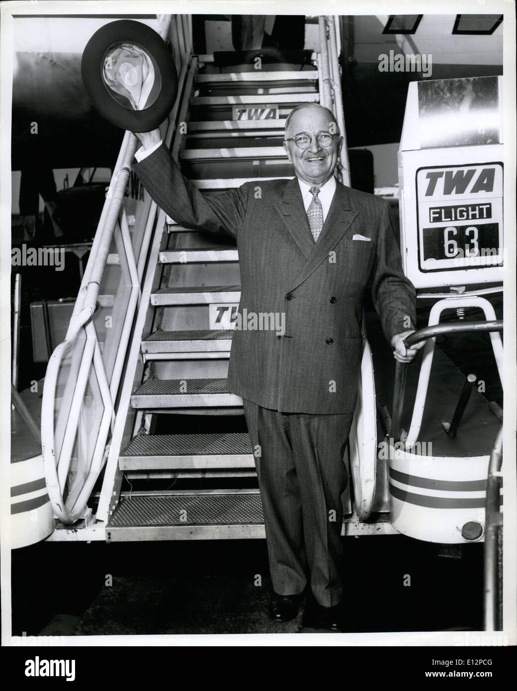 24. Februar 2012 - ehemaliger Präsident Harry S. Truman Boards ein TWA acht ihr heute für Kansas City, wo morgen er wird ein Einkaufszentrum in grandiosen Blick nicht widmen. bekannt als Trumans Ecken. Stockfoto