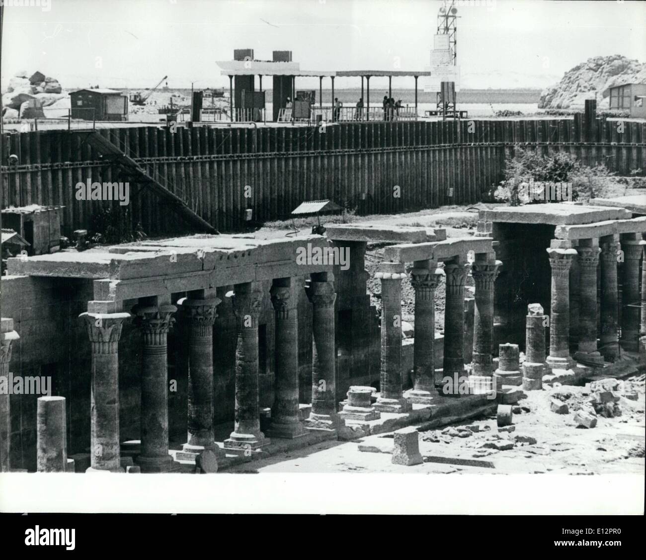 24. Februar 2012 - zeigt Foto gespeicherte durch ein Stahlband, die Aufgabe der Bewegung der Tempel beginnt. Stockfoto