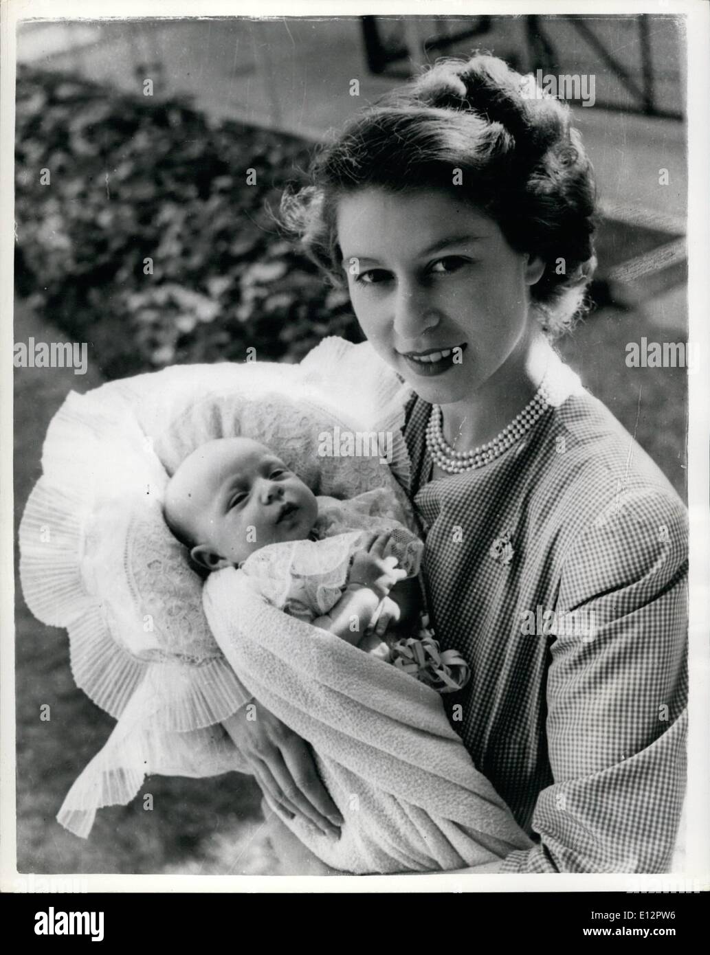 24. Februar 2012 - die Königin und Prinzessin Margaret, mit Princess Ann Elizabeth Alice Louise - ein Bild von Lizenzgebühren Fotografen Cecil Beaton Sept. 1950 Stockfoto