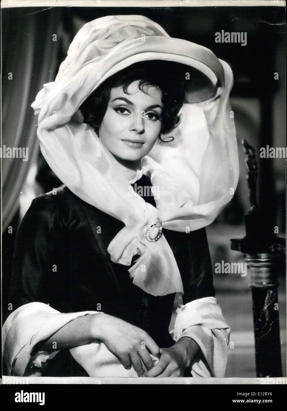 24. Februar 2012 - Michele Mercier (Angelique) in neue Identitätswechsel. Michele Mercier, der junge französische Schauspielerin Ruhm erlangt, nachdem Sie die Hauptrolle in der Serie Angelique imitiert Lady Hamilton in Christian Jaques neue Version der berühmten Geschichte jetzt in der Herstellung. OPS: Michele Mercier, wie sie in Lady Hamilton, ein Film nun in der Herstellung erscheint. Sep.5/68 Stockfoto