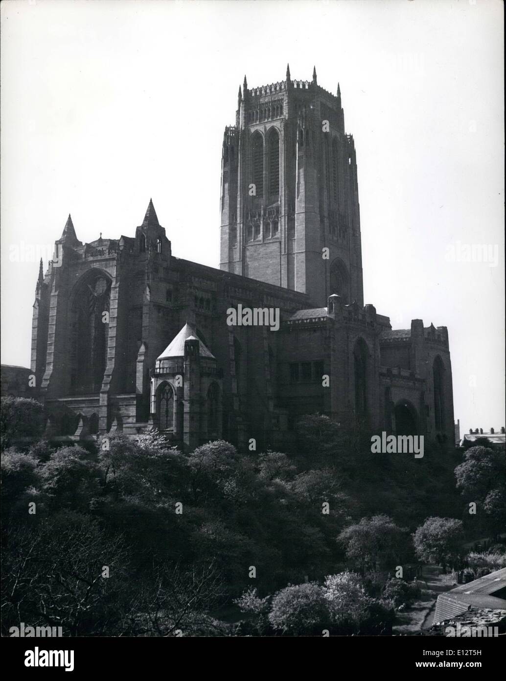 25. Februar 2012 - der Liverpool Cathedral am Mount St. Jame, einen Blick auf die Stadt und den Fluss. Es ist noch im Aufbau, dass 1904 eingeleitet worden. Liverpool nach den 750. Jahrestag ihrer ersten Charta feiern: Her Majesty Queen Elizabeth the Queen Mother jährt sich Liverpools Charter Feier durch die Stadt mit einem ganztägigen Besuch am 25 Juni zu Ehren. Die Stadt feiern die Erteilung von erstmals seine Charter, von König John gewährt werden viele unterschiedliche Formen annehmen, und die Königin-Mutter soll so viele von ihnen zu sehen, wie es die Zeit erlauben wird Stockfoto