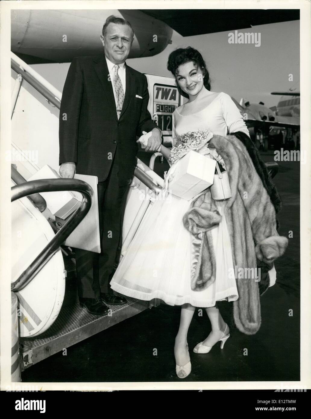 24. Februar 2012 - Marion Marlowe und Larry Puck begrüssen New York bei der Ankunft hier ihre Trauung in Saint Louis mit der Stockfoto