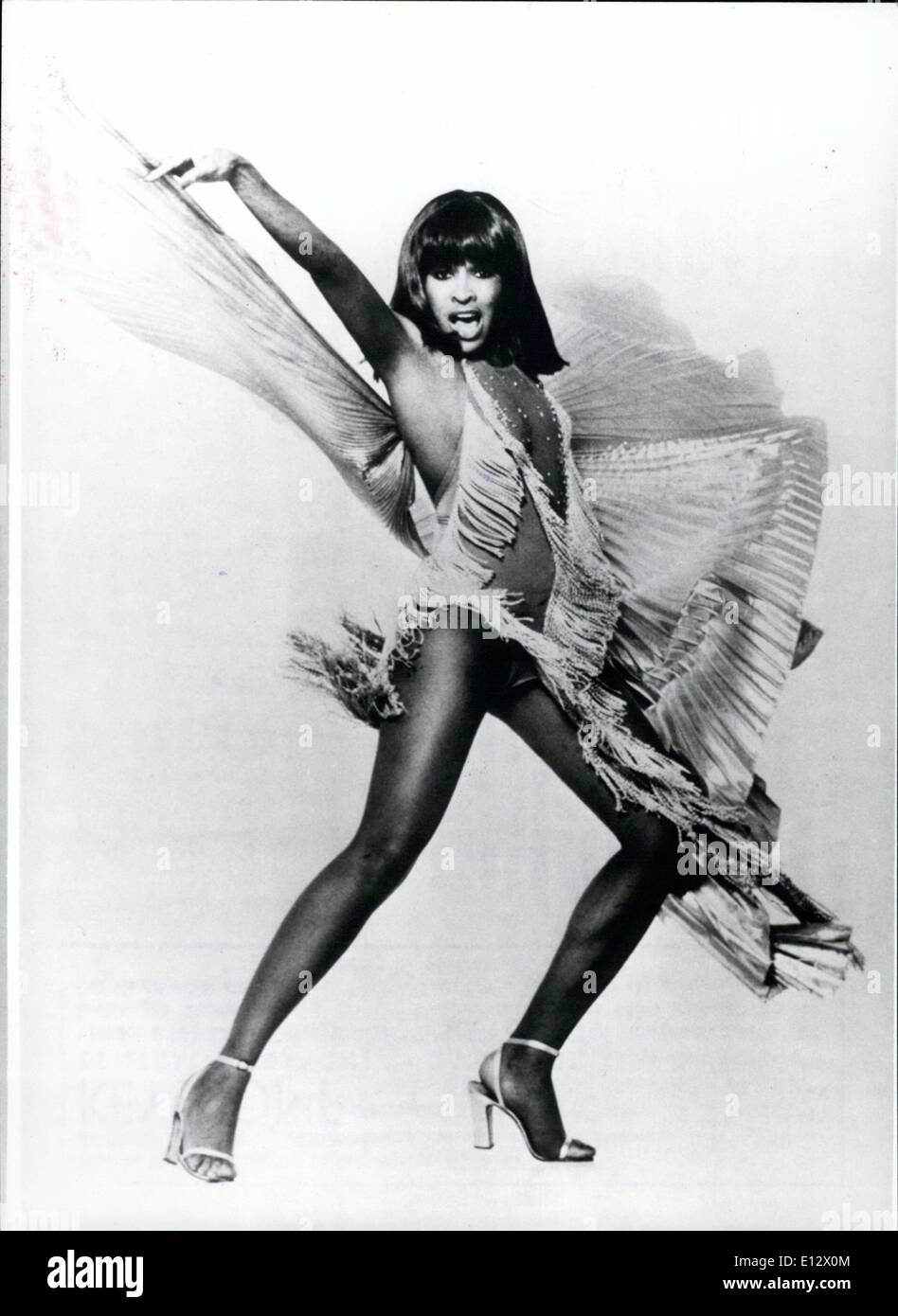 25. Februar 2012 - Tina Turner wieder in der Bundesrepublik Deutschland. Sie zeigen Königin von Amerika...... Tina Turner, gibt jetzt wieder Konzerte in der Bundesrepublik Deutschland! Während ihrer großen Europa-Tour die schwarze Sängerin - war viele Jahre der wirbelnden Marke der '' Ike und Tina Turner Show'', bevor sie eine Solo-Karriere gemacht, die sehr erfolgreich war - wird in vielen Städten und mit ihrer Seele Hits singen und pop-Songs, mit atemberaubenden Kleider und Bühne zeigen zwei Stunden sie ihr Publikum zu elektrifizieren. Tina Turner wird von eigenen Tänzern und Sängern begleitet werden. Stockfoto