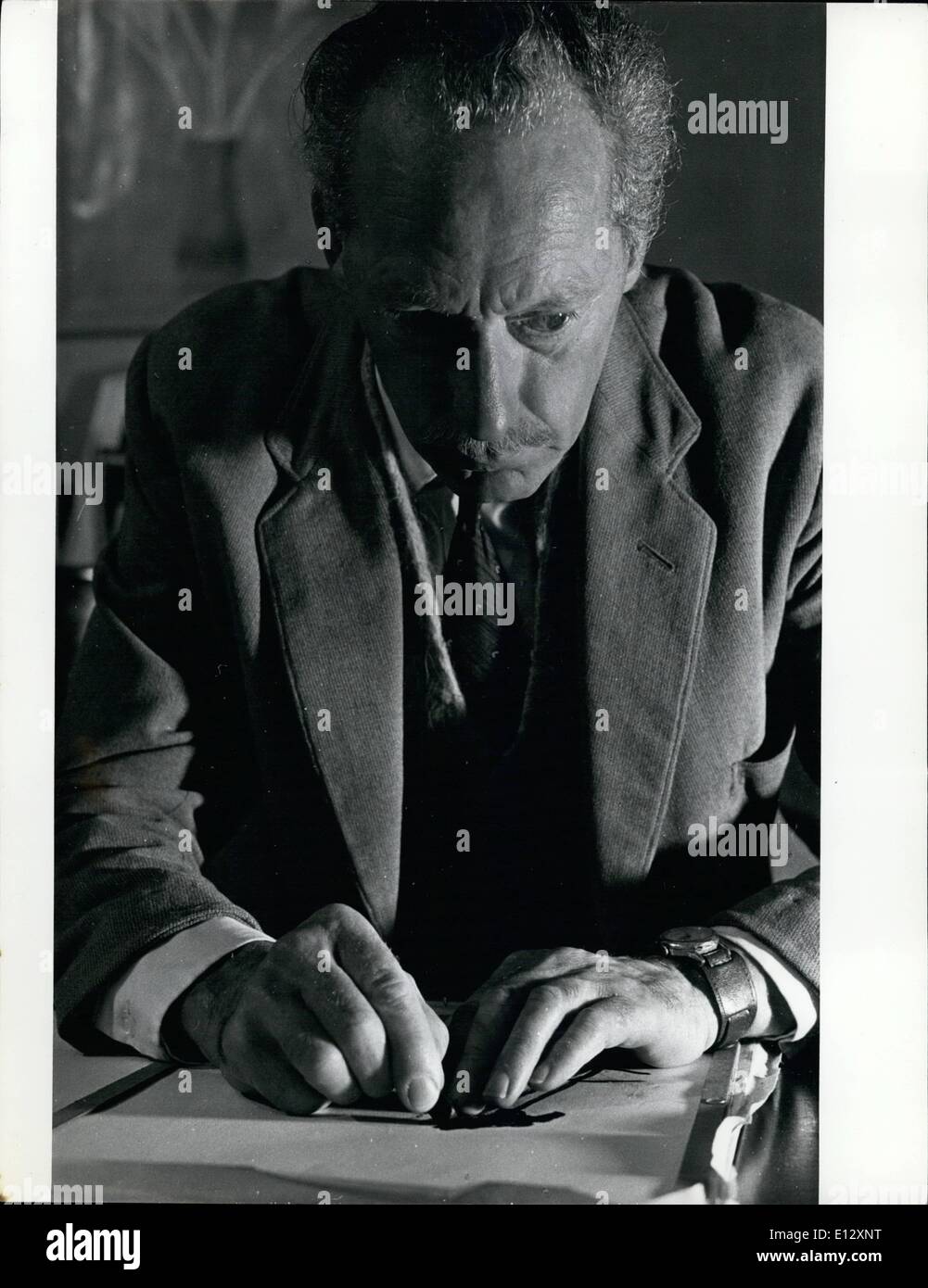 26. Februar 2012 - Gordon Steny blinde Künstler. Bei der Arbeit. Bild zeigt die große Konzentration erforderlich beim Malen nach Gefühl. Nach 3-4 Stunden fühlt er sich "abgenutzt" Stockfoto