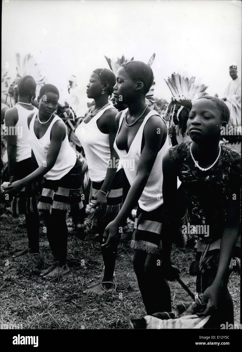 25. Februar 2012 - In-British-Made Benians: Fulani Stammesfrauen, die R-Synonym für Schönheit und Wellness in Afrika, Tanz im Westen British gemacht sind. Stockfoto