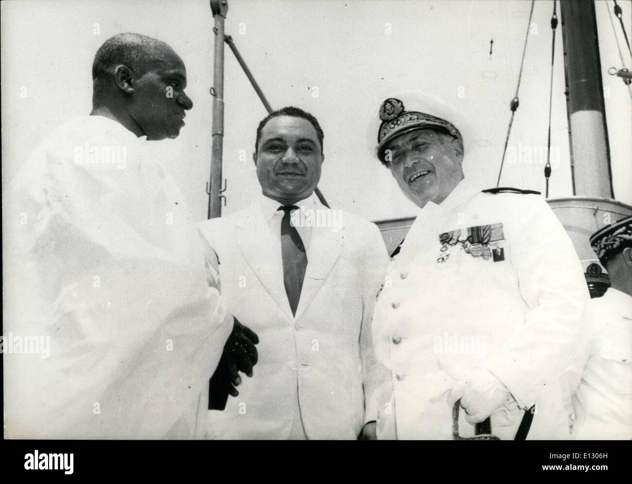 26. Februar 2012 - französische Mittelmeer Flotte besucht Dakar: Vizeadmiral Barjot empfangen M.Dedie Amadou linke Ratsherr Mauritan Stockfoto