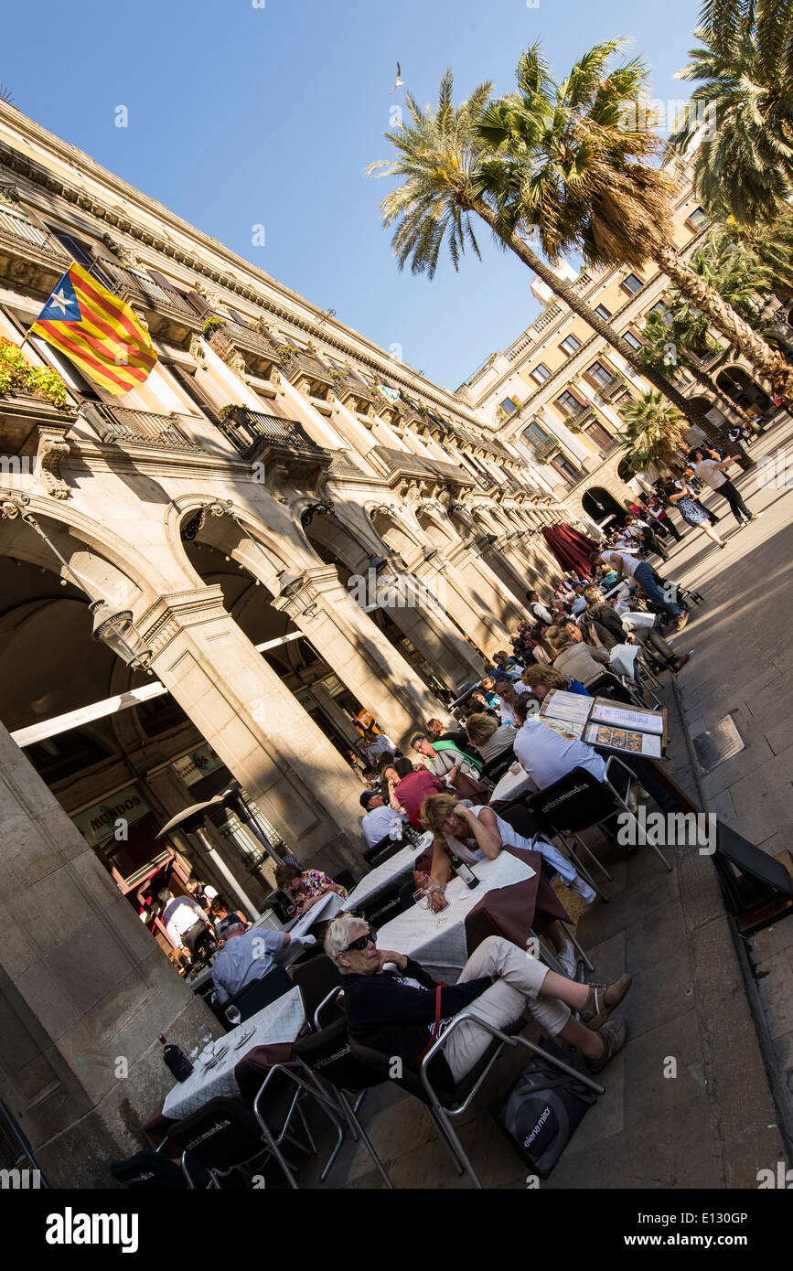 Restaurant an der Plaza Real in Barcelona Stockfoto