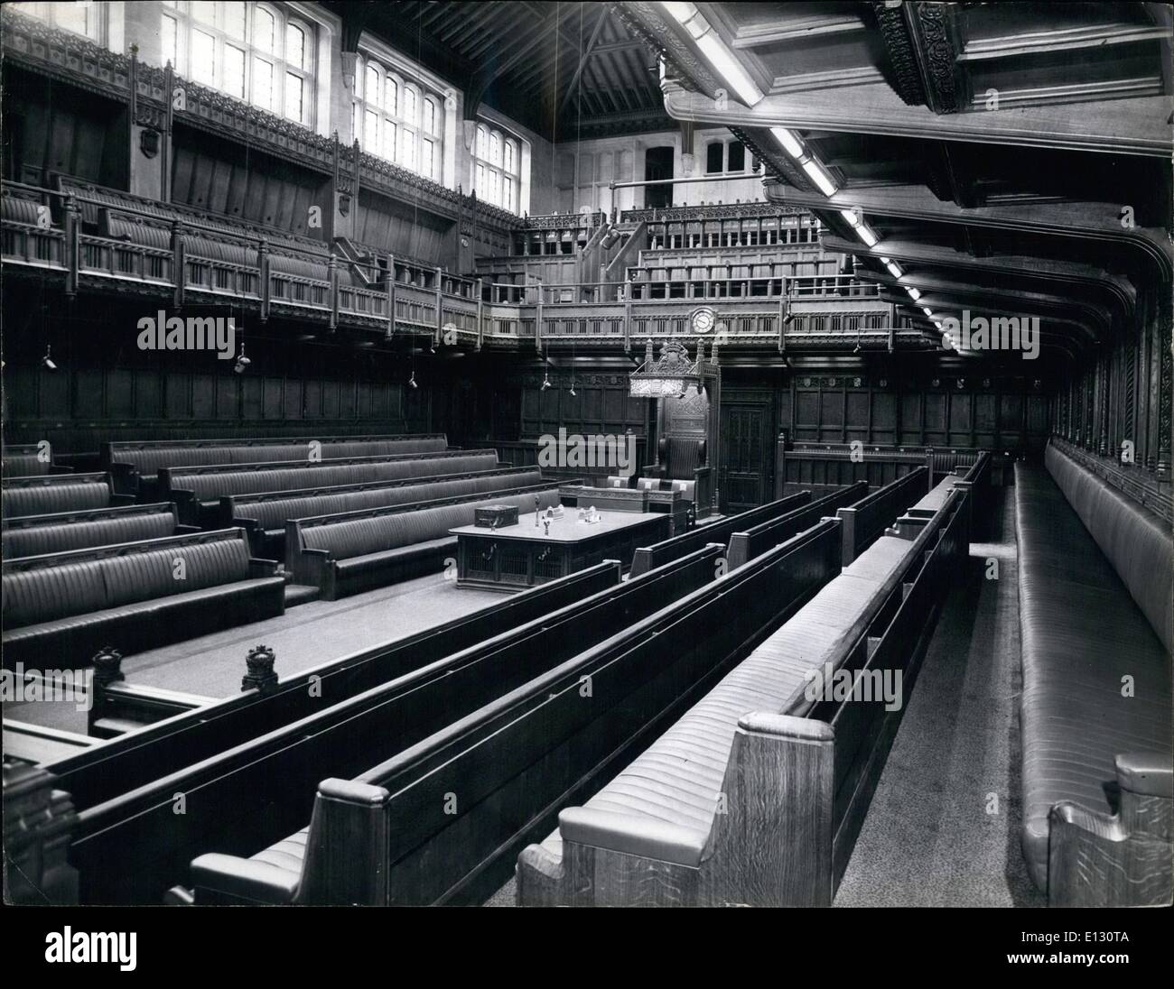 26. Februar 2012 - drücken Sie die Ansicht der neuen House Of Commons: Foto zeigt den Blick in die '' House'' anschauen Presse heute die neuen House Of Commons. Die 14 ft., kunstvoll geschnitzte Tisch in der Mitte ist ein Geschenk aus Kanada - und des Lautsprechers Stuhl hinter ist ein Geschenk aus Australien. Stockfoto