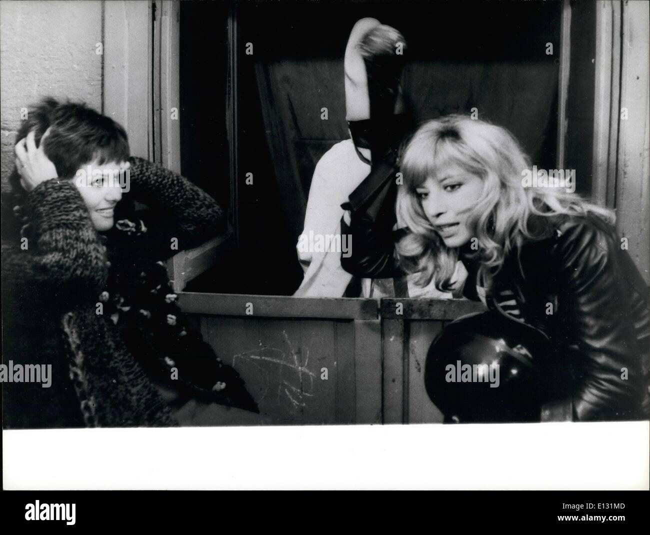 26. Februar 2012 - ist der Titel des Films, der Claudina Kardinal und Monic Vitti zum ersten Mal Filmen. zusammen, ist die Romanze von Don Quinxote neu. Monica Vitti ist eine moderne Don mit einem Honda weltfremd und Ulaudia Cardinale ist ein Cennto Sanche Erche. Die beiden Frauen, gehen da der Film zählt, auf eine Reise entlang der Italien von Norden nach Süden Problembewältigung jede Art von Schwierigkeiten. Foto zeigt Claudia Cardinale und Monica Vitti, während ein Scone des Films. Stockfoto