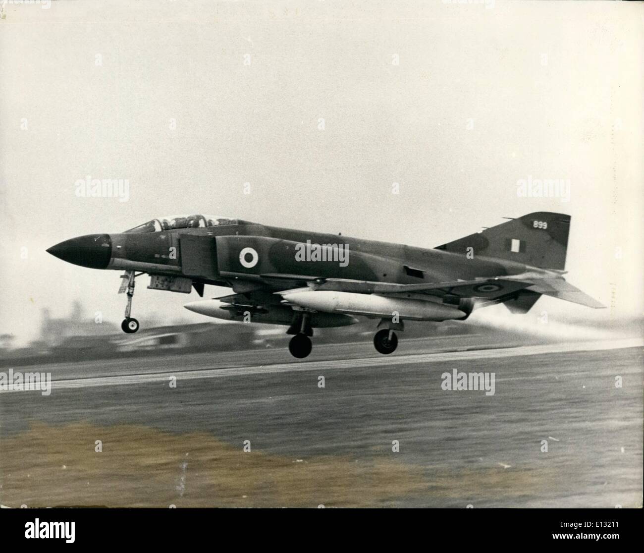 26. Februar 2012 - Phantom geben Sie R.A.F Service.: Die erste Royal Air Force Squadron der Phantome im Frühjahr dieses Jahres gebildet werden. Ausgestattet mit der FGR Mark 2, das Geschwader werden Teil Nr. 38 Gruppe, RAF Air Command zu unterstützen und richtet sich an RAF Coningsby Linien. Einführung des mehr als hundert für die Royal Air Force bestellt wurden-Phantom-Brunnens wird erheblich verbessern die Fähigkeiten von Luftunterstützung Befehl taktischen Kräfte. Ausbildung der Besatzung ist bereits weit fortgeschritten, ohne Stockfoto