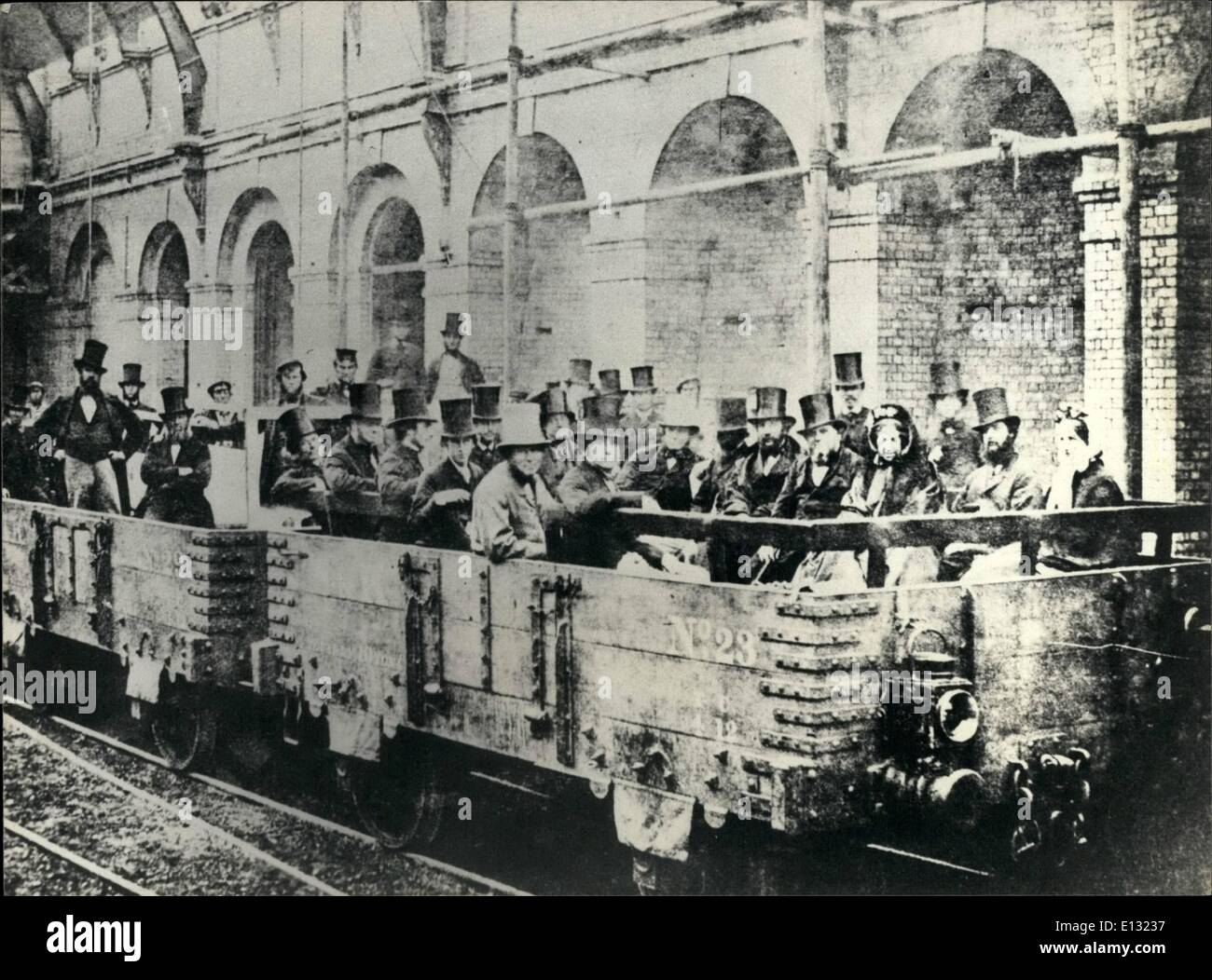 26. Februar 2012 - Bild zeigt: Erste Reise der Londoner u-Bahn. Stockfoto