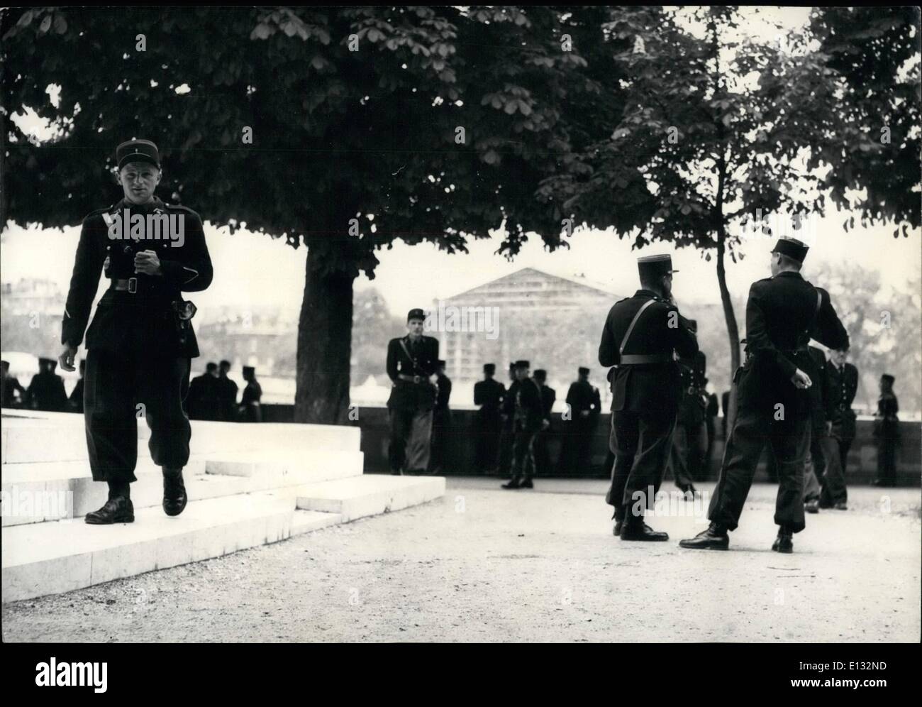 26. Februar 2012 - Sondersitzung der französischen Versammlung: Foto zeigt eine wichtige Kraft der Polizei mit Blick auf die Assembly. Stockfoto