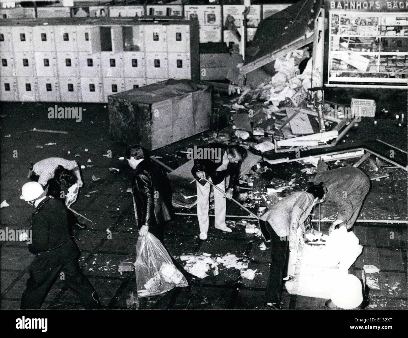 26. Februar 2012 - Bombe Explosion an der Central Station für Hamburg: Elf Personen, wovon ein Engländer, waren verwundet als eine Bombe explodierte am Hauptbahnhof Hamburg am Samstag, den 13. September am Nachmittag. Vier Minuten vor der Explosion hatte ein unbekannter Mann geläutet Sitz der Freiwilligen Feuerwehr, sagen, dass eine Bombe auf einem Sender von '' Commando Ralf Reinders - Red Army Group'' gelegt wurde. Ralf Reinders wurde vor kurzem von der Berliner Polizei gefangen. Er wird verdächtigt, einer der Entführer des Vorsitzenden der Berliner CDU, Peter Lorenz, im Februar Stockfoto