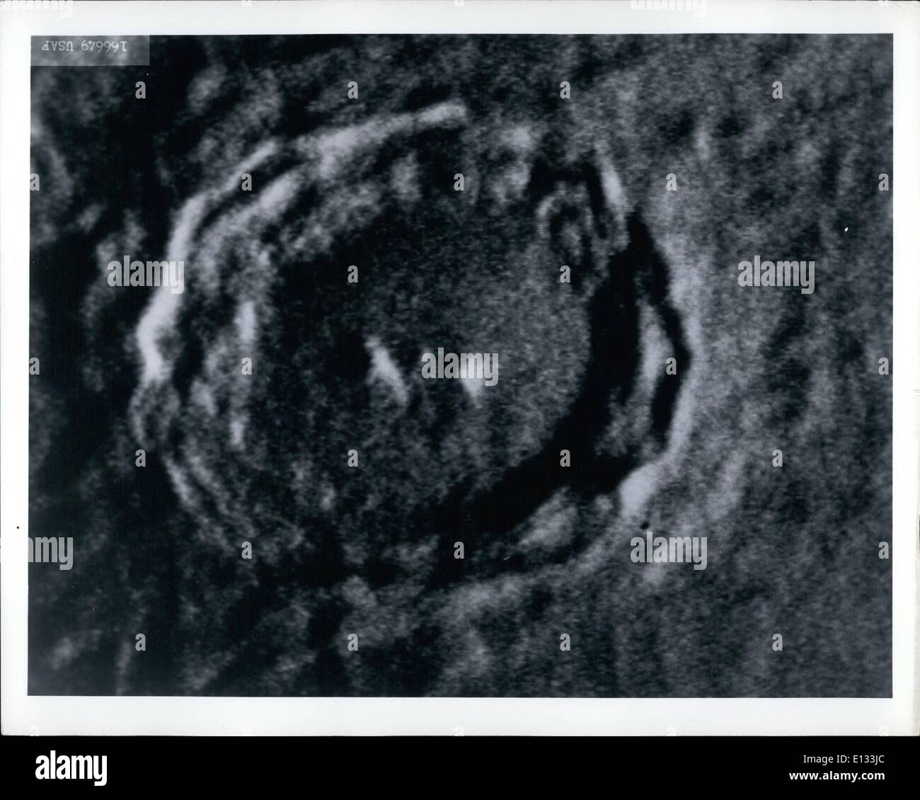 26. Februar 2012 - USAF - Krater Copernicus - dieser besondere Krater auf der Oberfläche des Mondes als Copernicus bekannt ist, benannt nach dem niederländischen Astronomen. Das Zentrum liegt etwa 50 Meilen hinter. Stockfoto