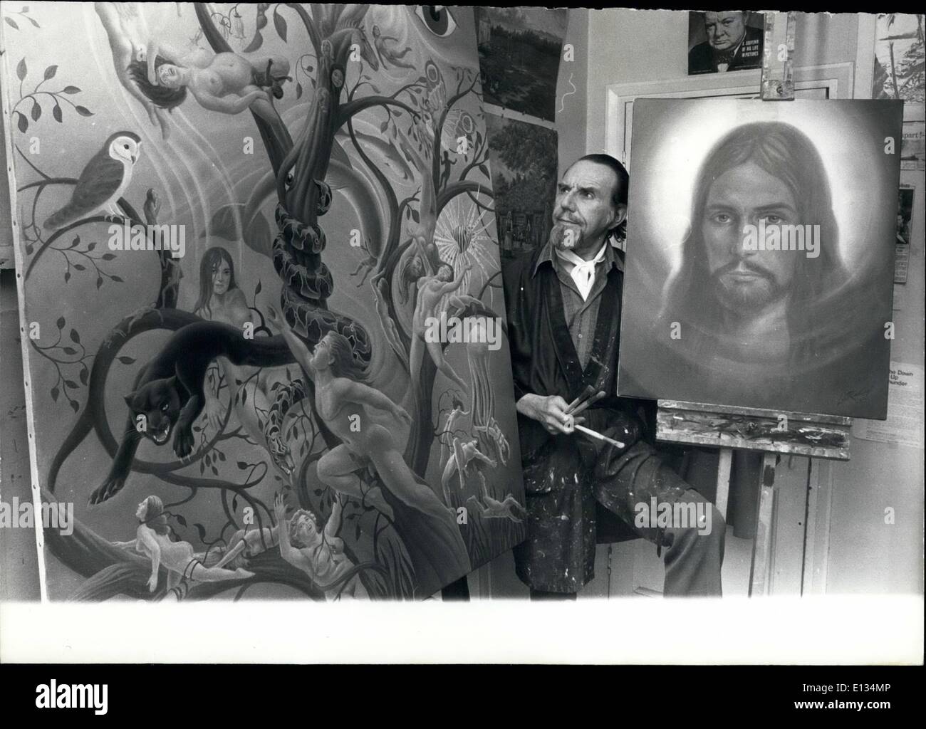 26. Februar 2012 - hatten Künstler Leo Rawlings ganz eine Wendung, als er aus einer Trance vor seiner Malerei Leinwand für darauf aufwachte Stockfoto
