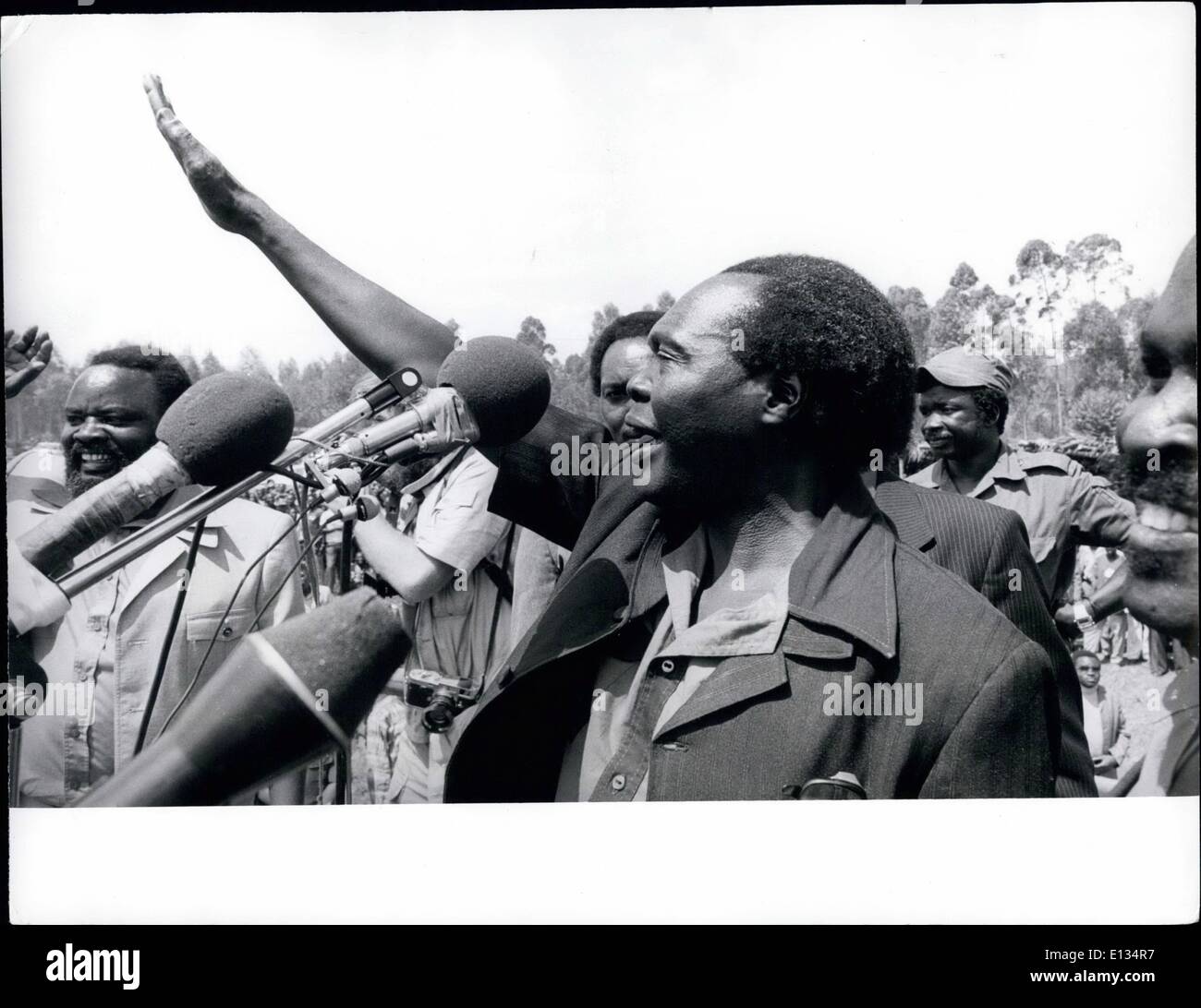 26. Februar 2012 - Obote kehrt zurück nach Uganda: Dr. Milton Obote, ehemalige Ugandas Präsident Adressierung einer öffentlichen Kundgebung organisiert von seiner UPC Partei nach seiner Rückkehr aus dem Exil in Tansania. Die Rallye am Ishaka wurde in voller Stärke von Tansania Soldaten bewacht. Stockfoto