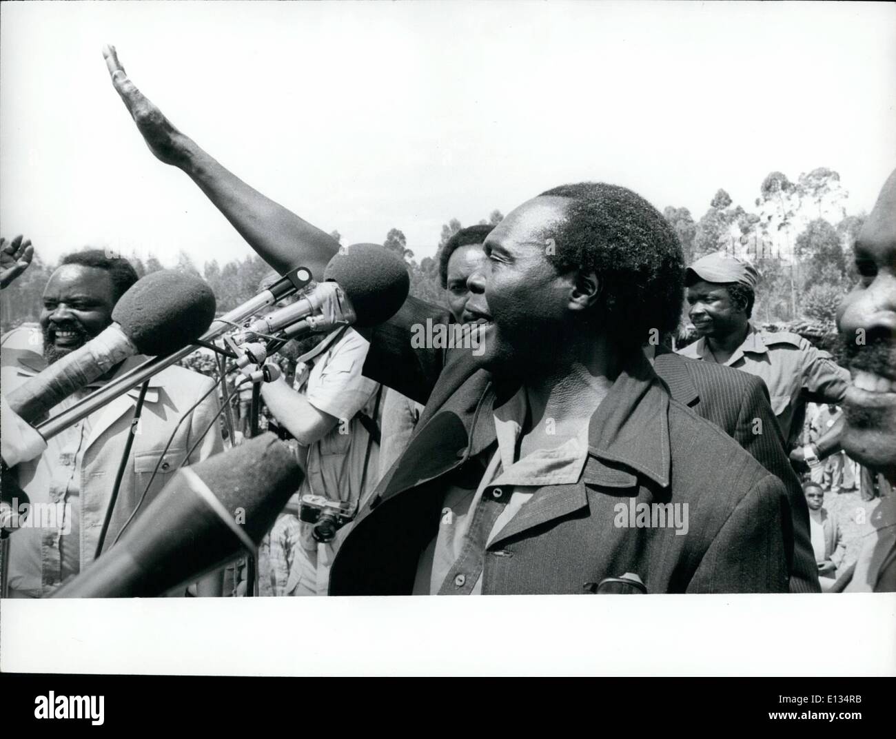 26. Februar 2012 - Dr. Milton Obote, ehemaliger Präsident von Uganda Adressierung Wahlveranstaltung von seiner UPC Partei organisiert. die Rallye am Ishaka wurde in voller Stärke von Tansania Soldaten bewacht. Stockfoto