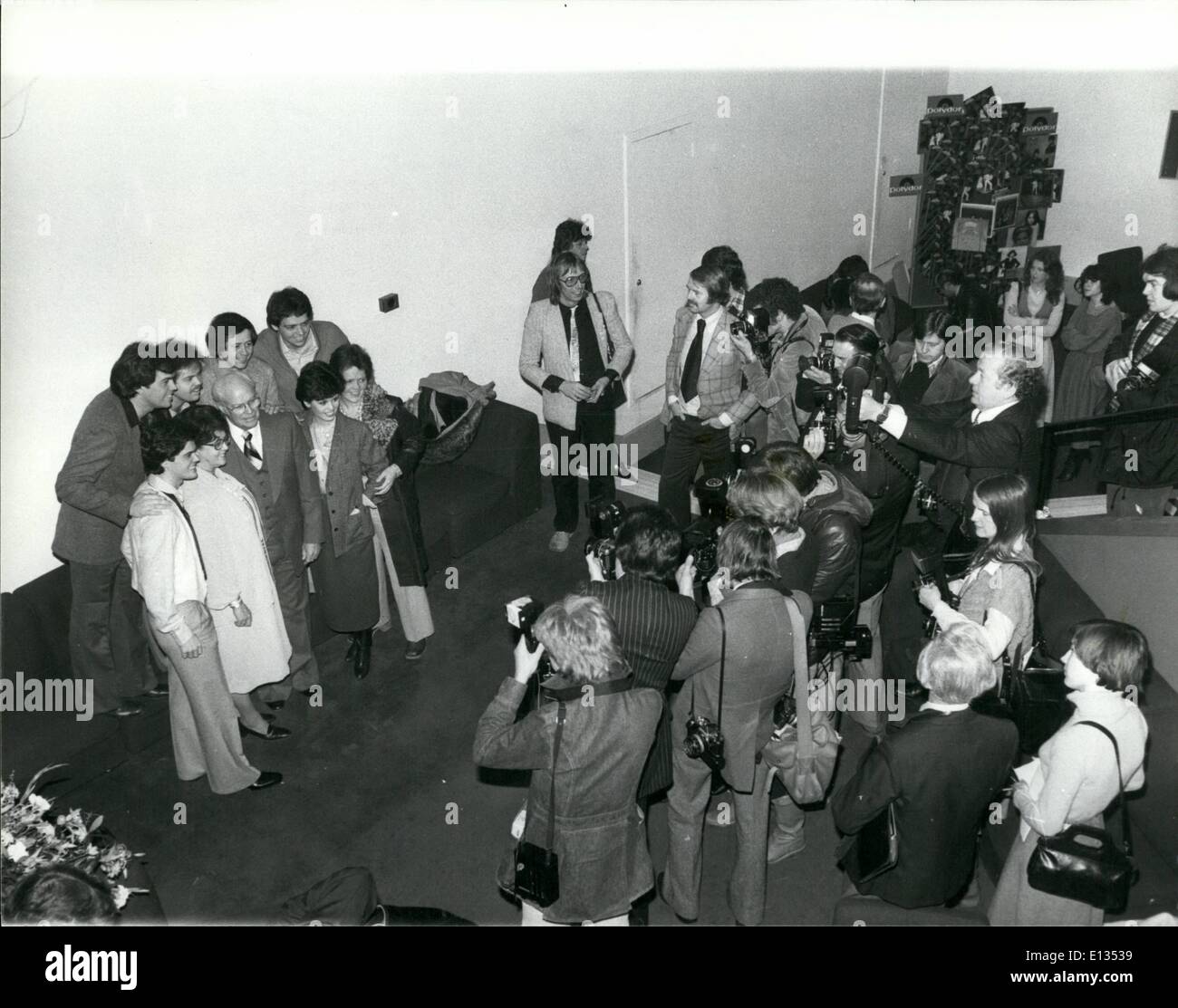 26. Februar 2012 - kommen The Osmonds nach England. Zurück in England zum ersten Mal seit 1975 sind die berühmten Familie von Pop. Sie werden vier Konzerte spielen, alles in allem das Highlight ihres Besuchs wird eine besondere Charity-Show in der Albert Hall, die durch Ihre Königliche Hoheit Prinzessin Margaret besucht werden. Der Erlös aus dem Konzert gehen in Richtung der Horder-Zentrum für Arthritispatienten und der Sonnenschein Häuser und Schulen für blinde Kinder. Die Osmonds Besuch folgt eine Petition mit mehr als 30.000 britischen Fans. Foto zeigt The Osmonds posieren für Fotografen auf Pressekonferenz heute Morgen. Stockfoto